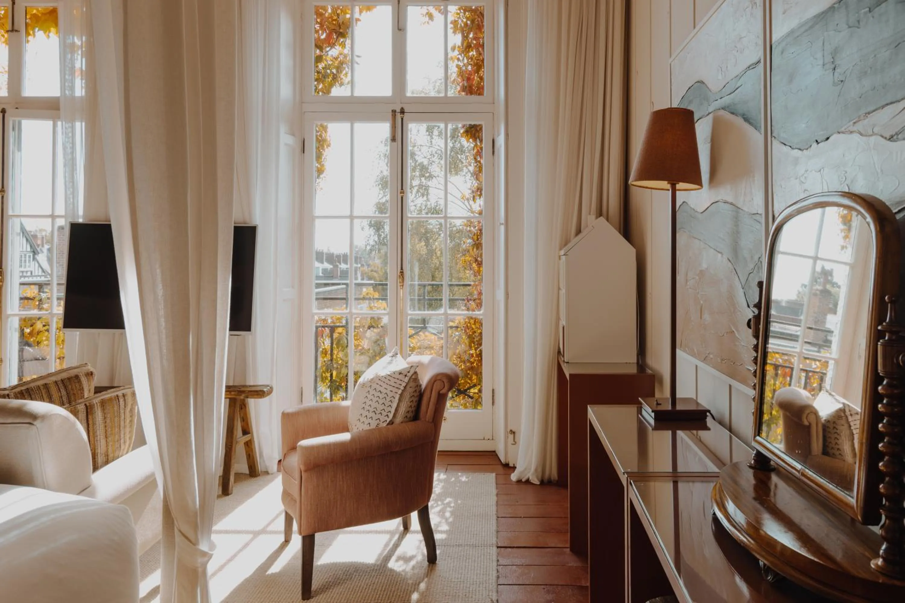 TV and multimedia in No 1 by GuestHouse, York