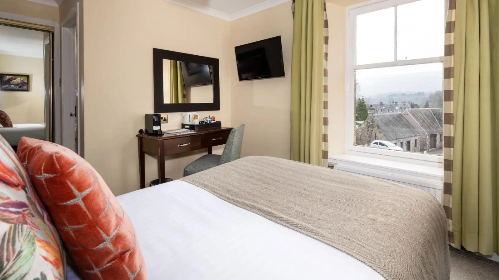 Bedroom, Bed in Scotland's Spa Hotel