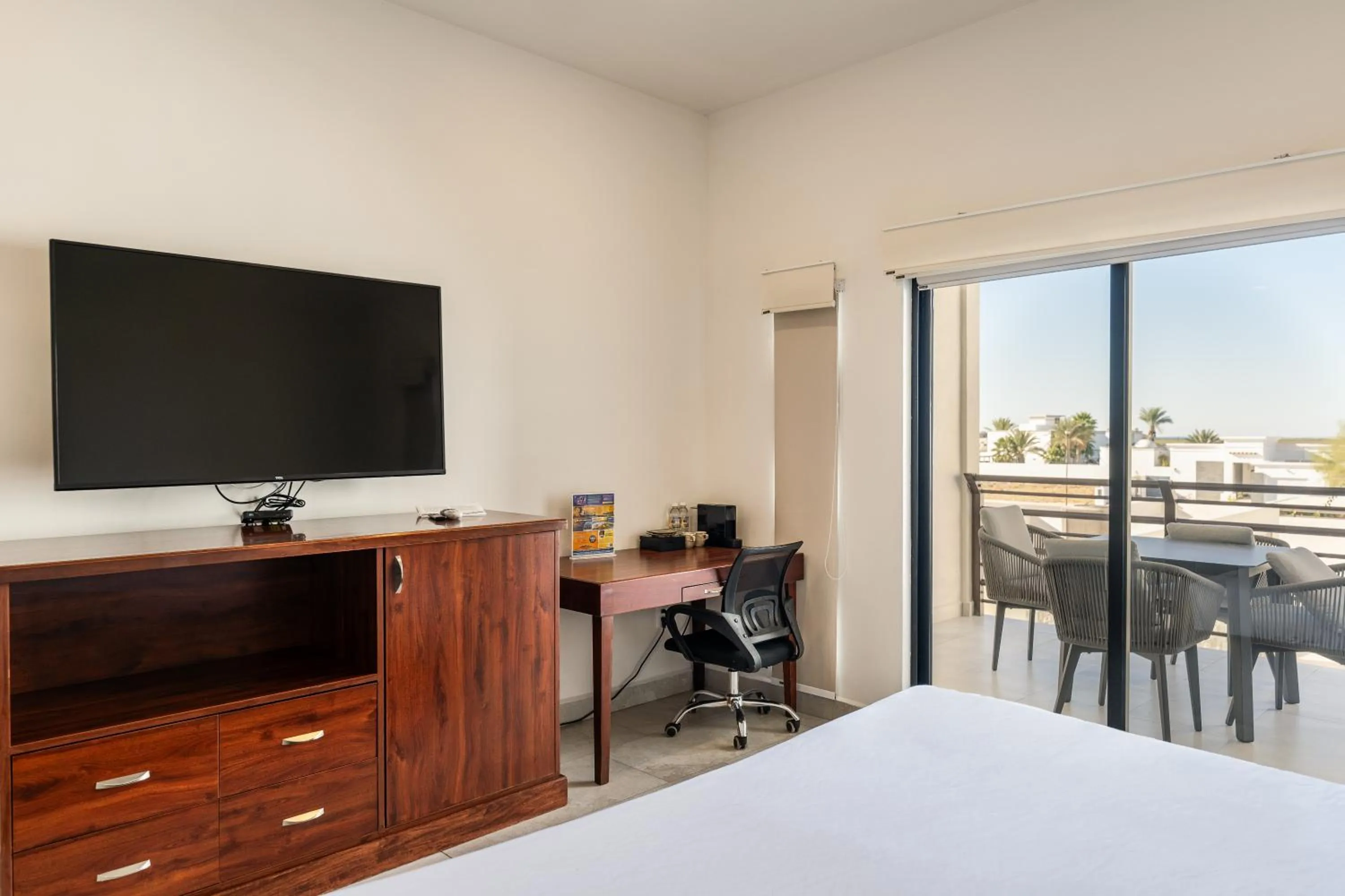 Communal lounge/ TV room, Bed in Laguna Shores Resort