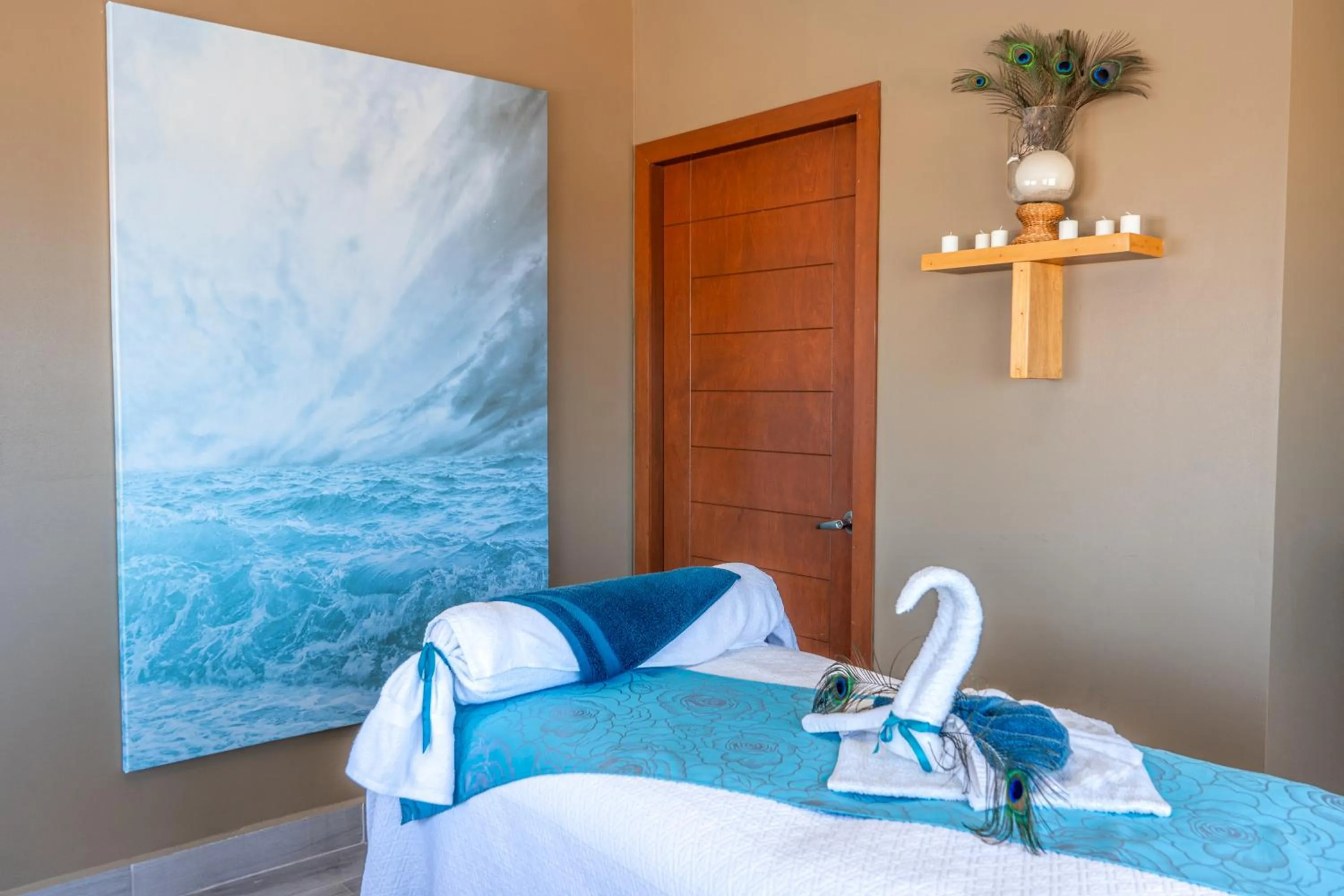 Spa and wellness centre/facilities, Bed in Laguna Shores Resort