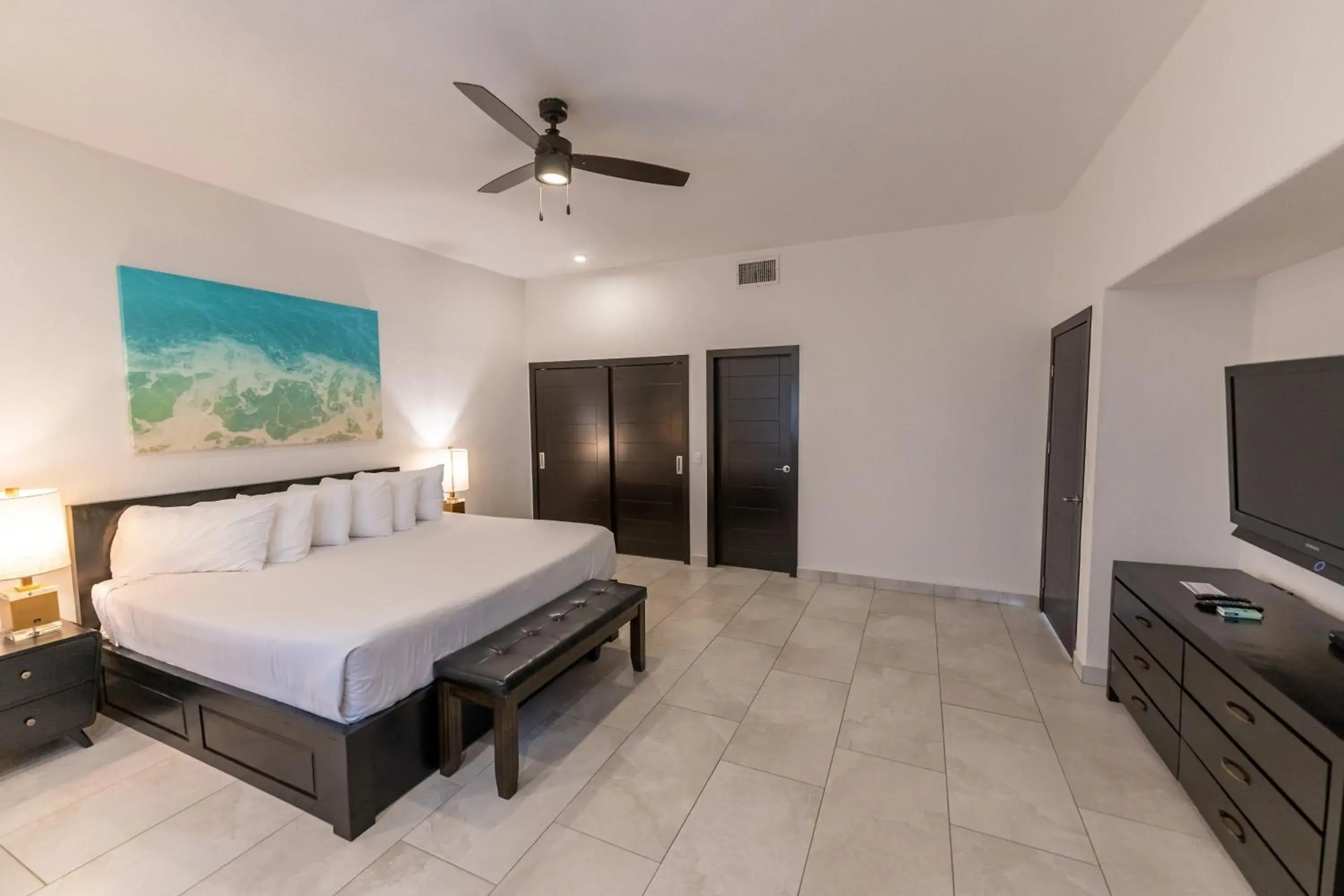 Three-Bedroom Apartment in Laguna Shores Resort Three-Bedroom Apartment in Laguna Shores Resort