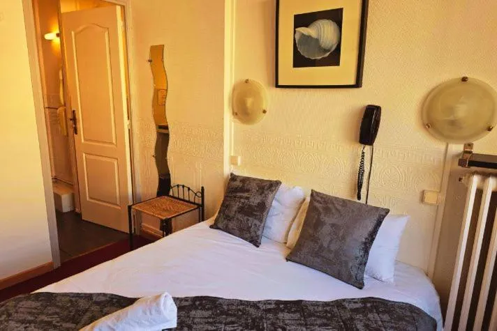 Bed in Hôtel Alexandra Centre Ville