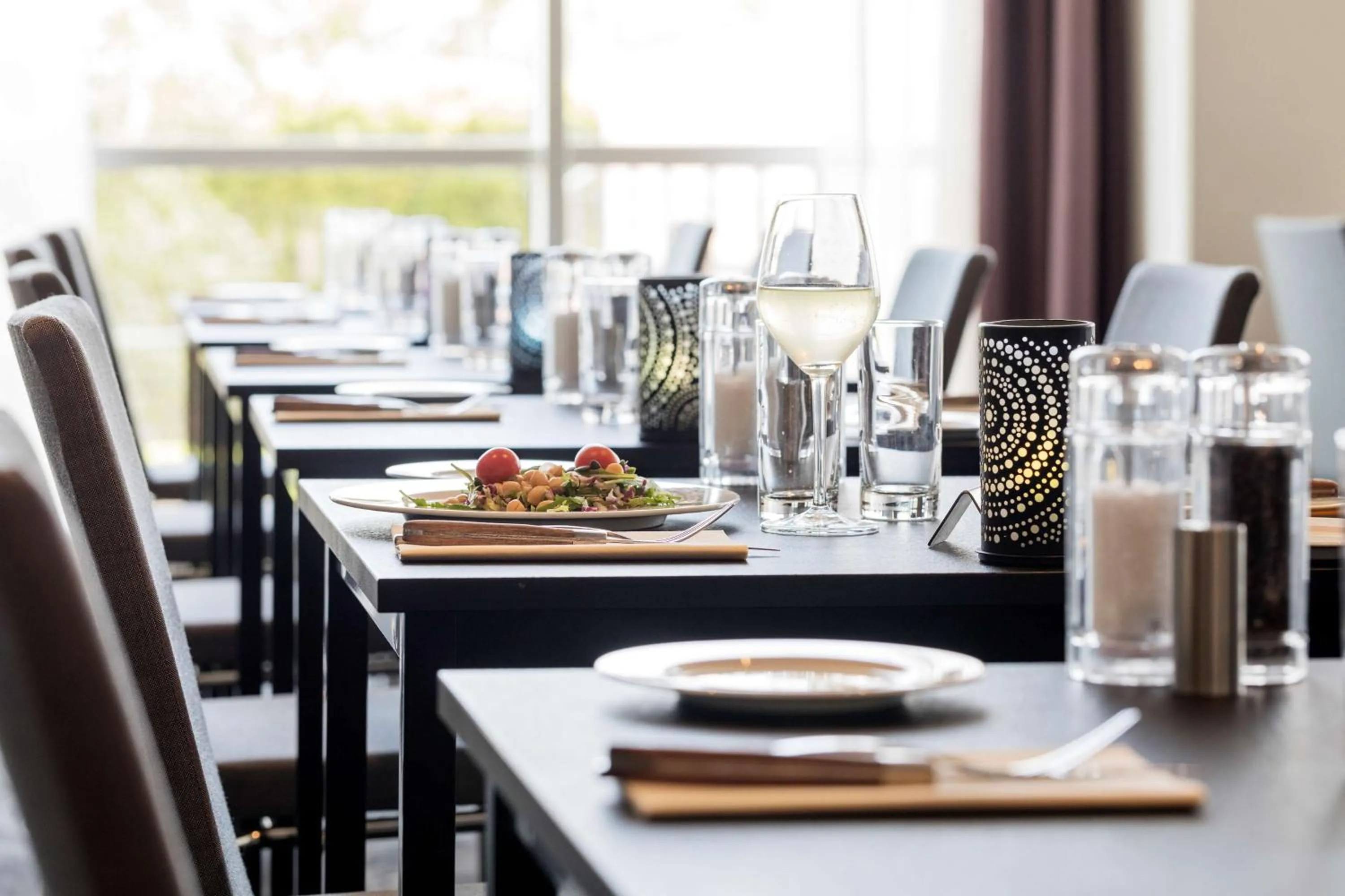 Restaurant/places to eat in Scandic Sluseholmen