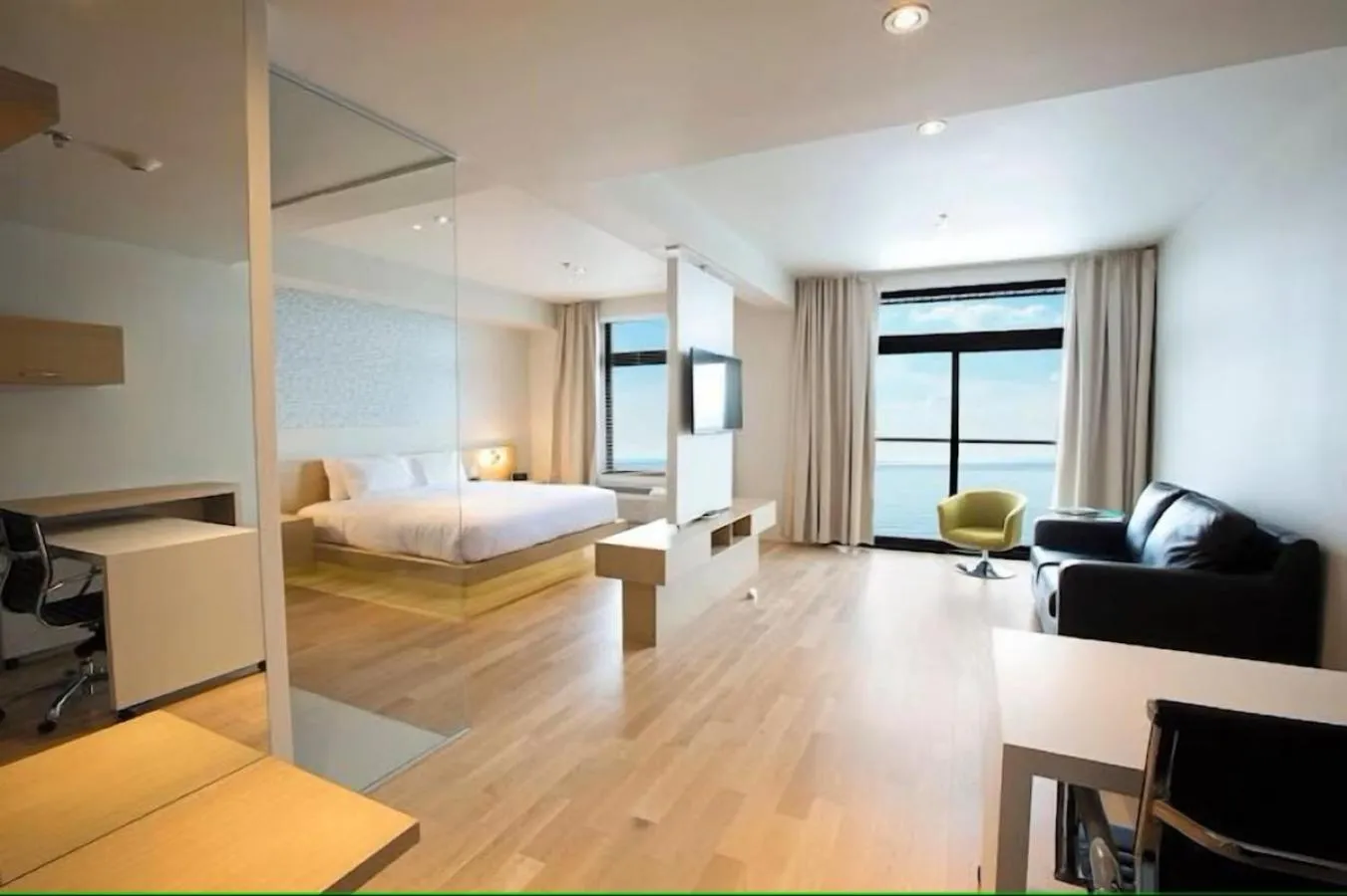 Bed in La Cache du Lac Champlain