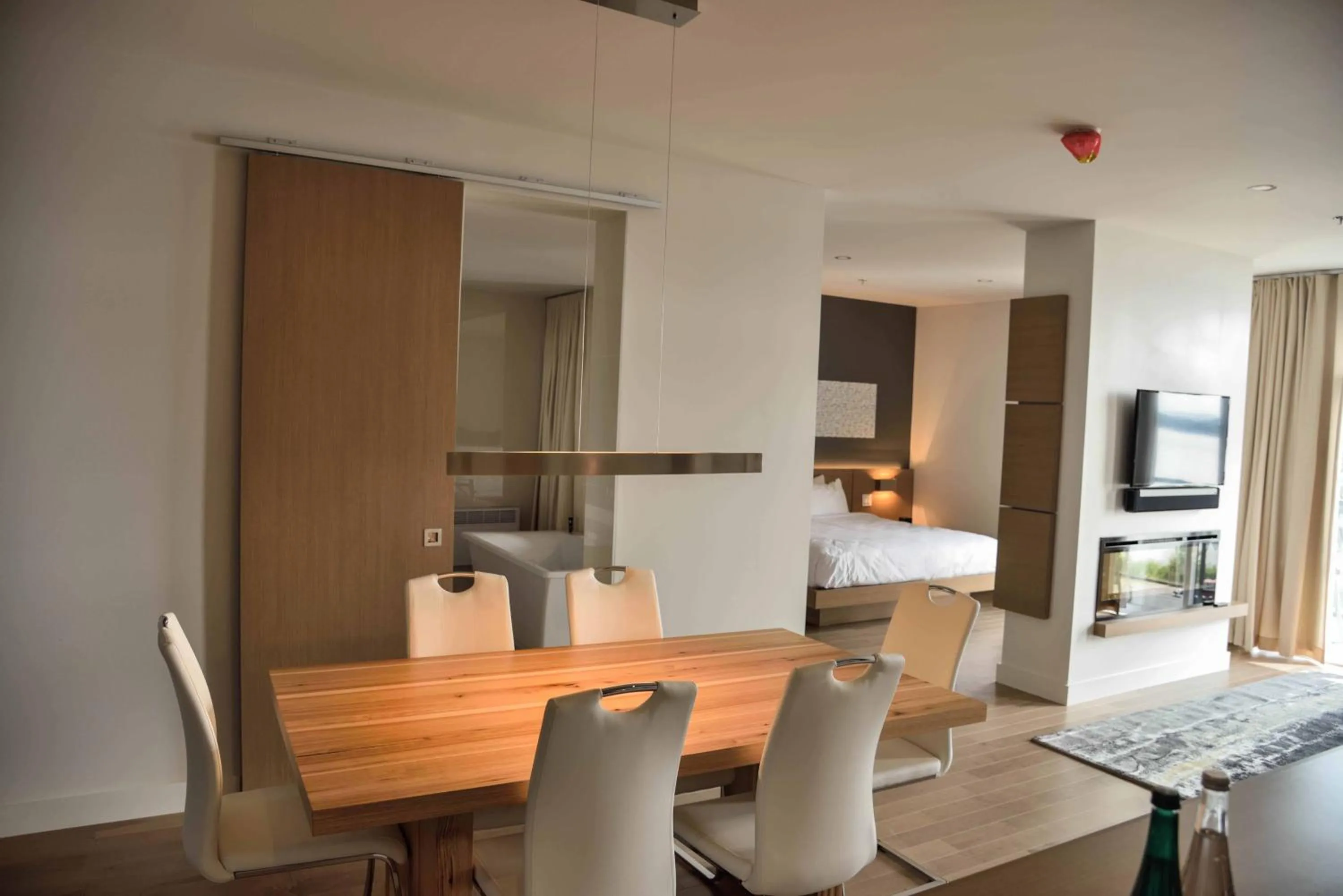 TV and multimedia, Bed in La Cache du Lac Champlain