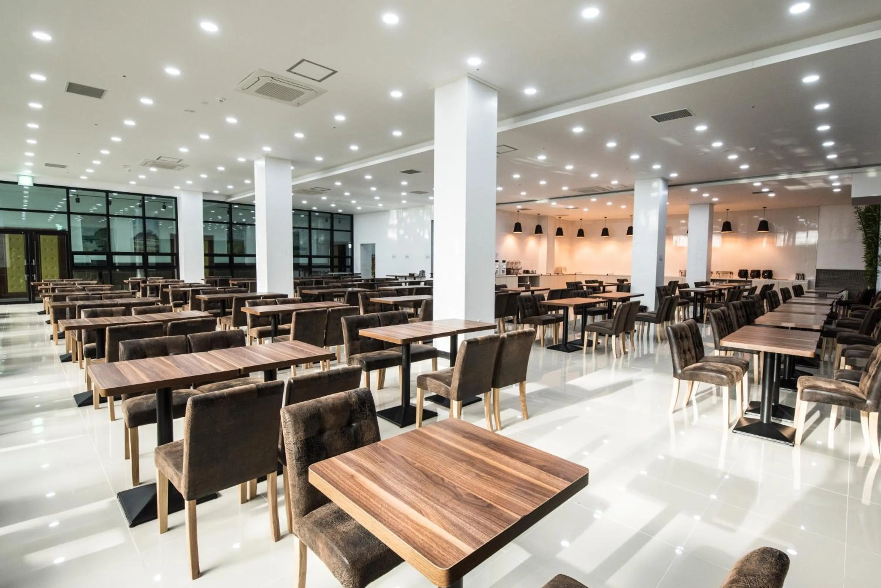 Restaurant/places to eat in Cordelia Hotel