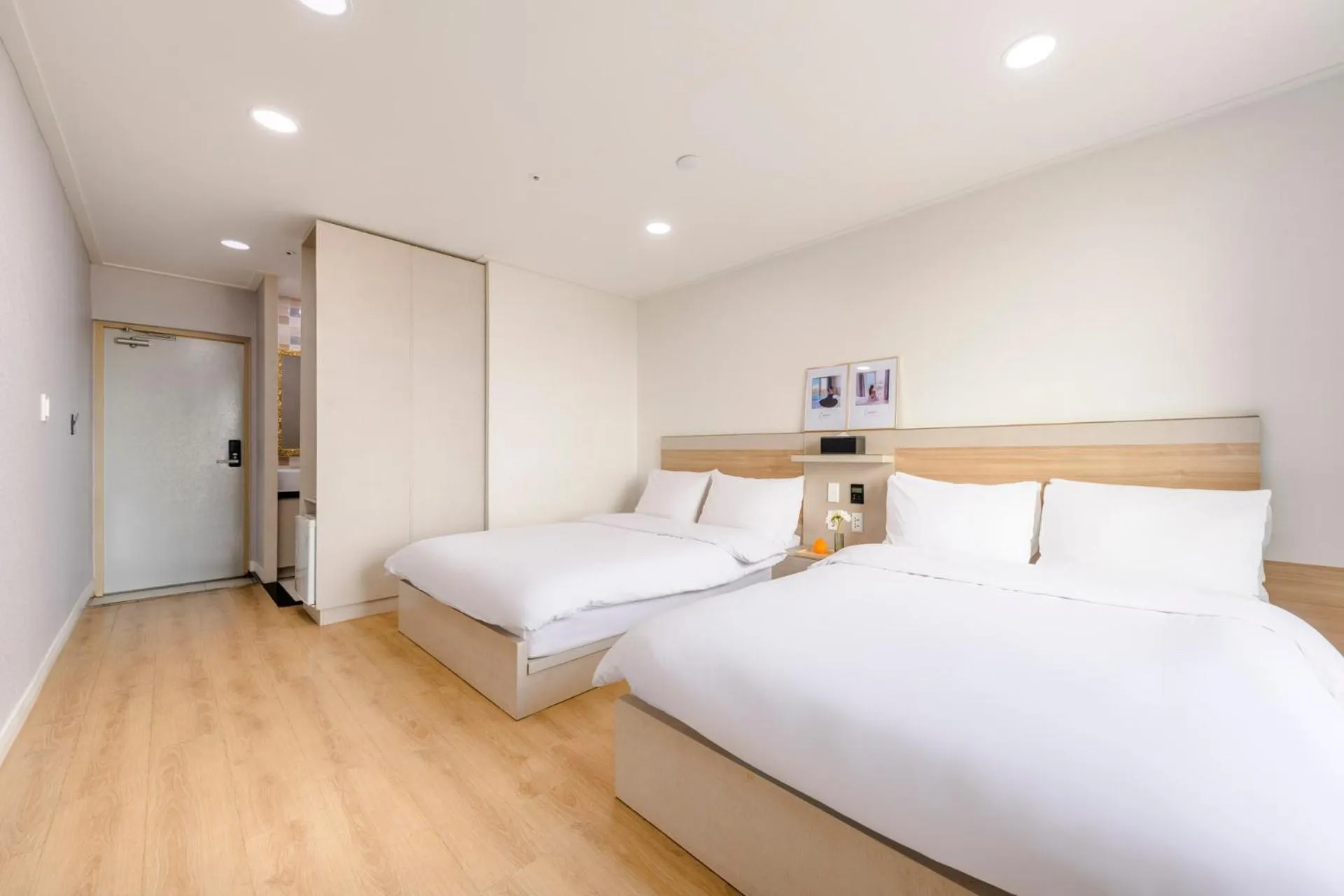 Bed in Cordelia Hotel