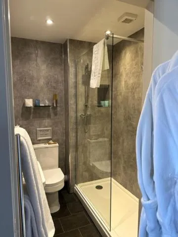 Shower in The Acarsaid - Pitlochry