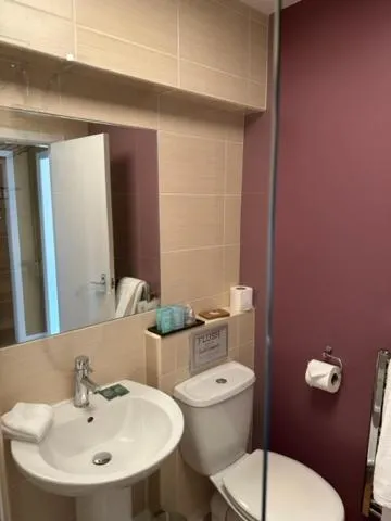 Bathroom in The Acarsaid - Pitlochry