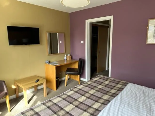 Photo of the whole room, Bed in The Acarsaid - Pitlochry