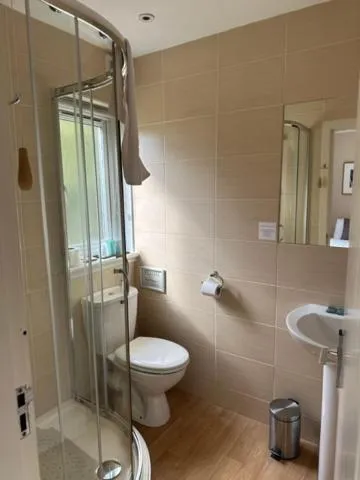 Shower in The Acarsaid - Pitlochry