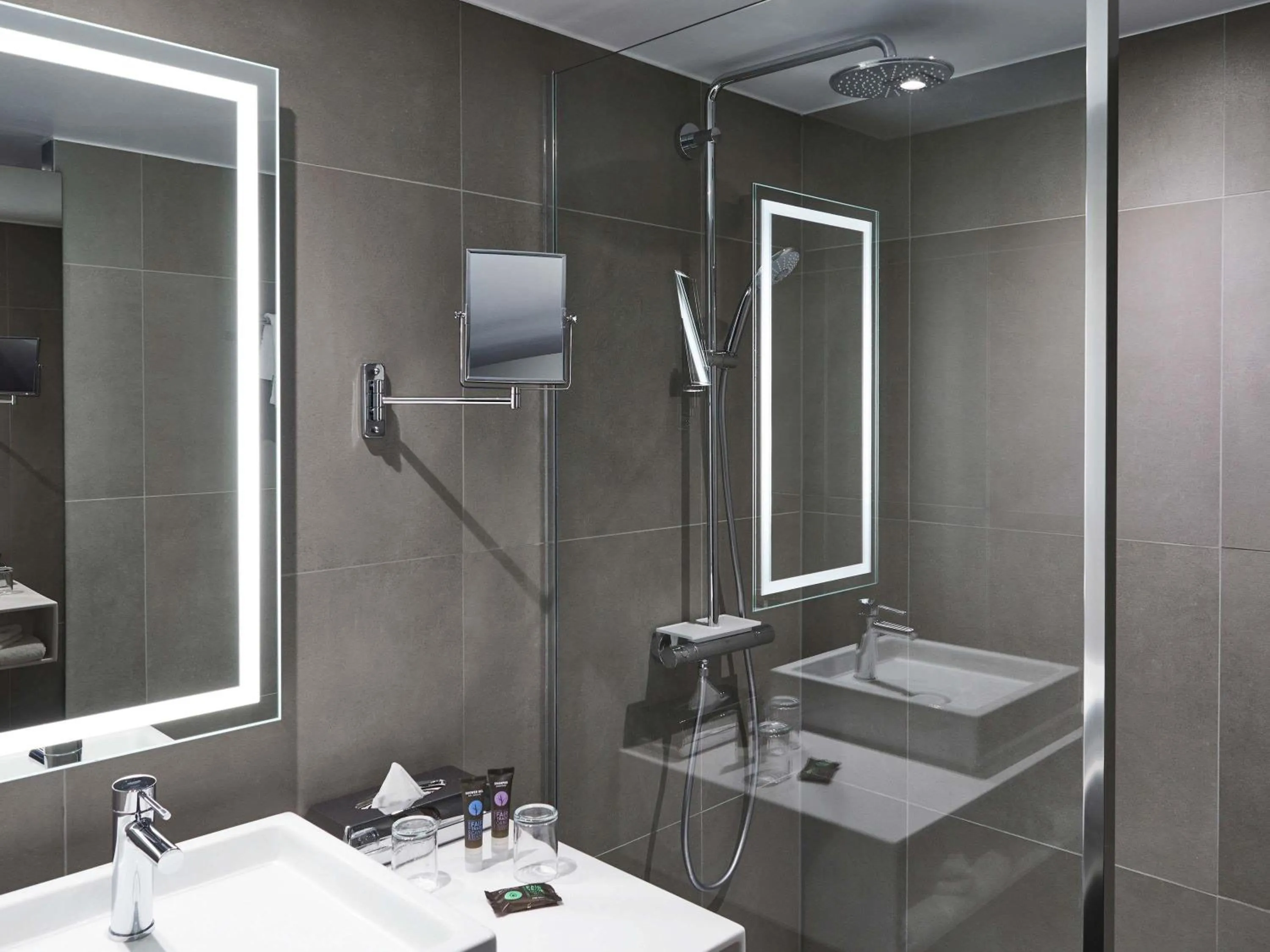 Bedroom in Novotel London Excel