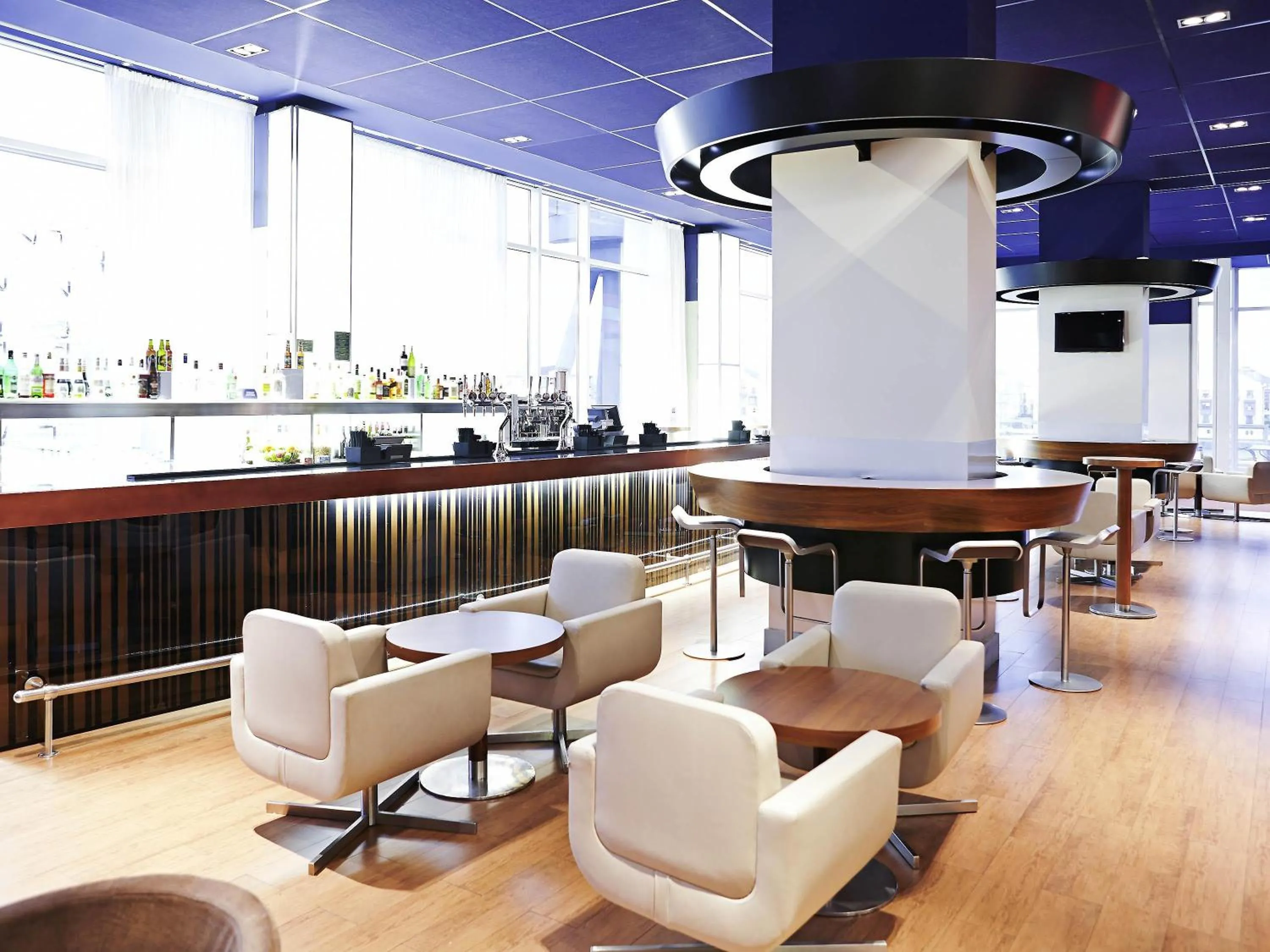 Lounge or bar in Novotel London Excel