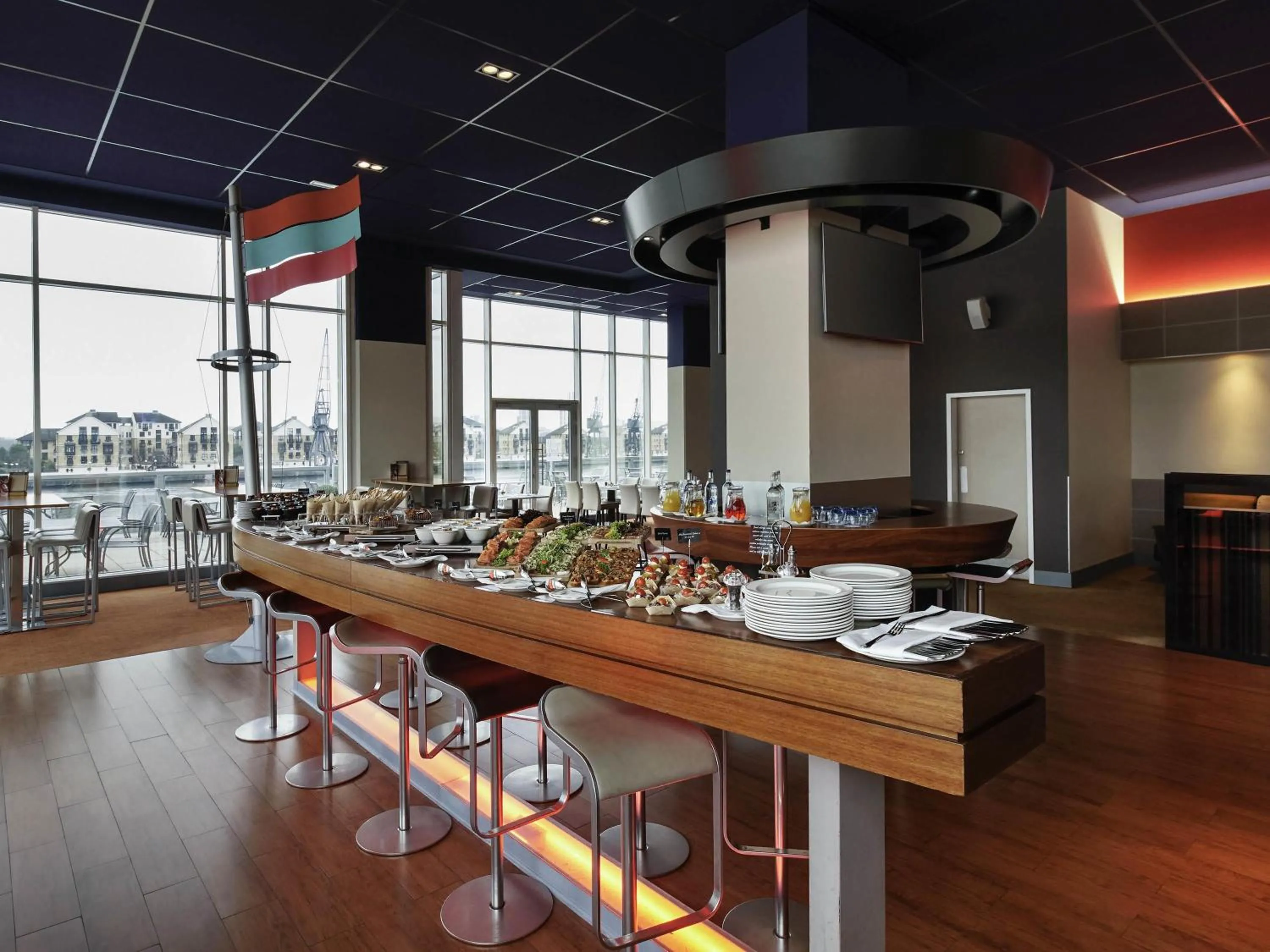 Restaurant/places to eat in Novotel London Excel