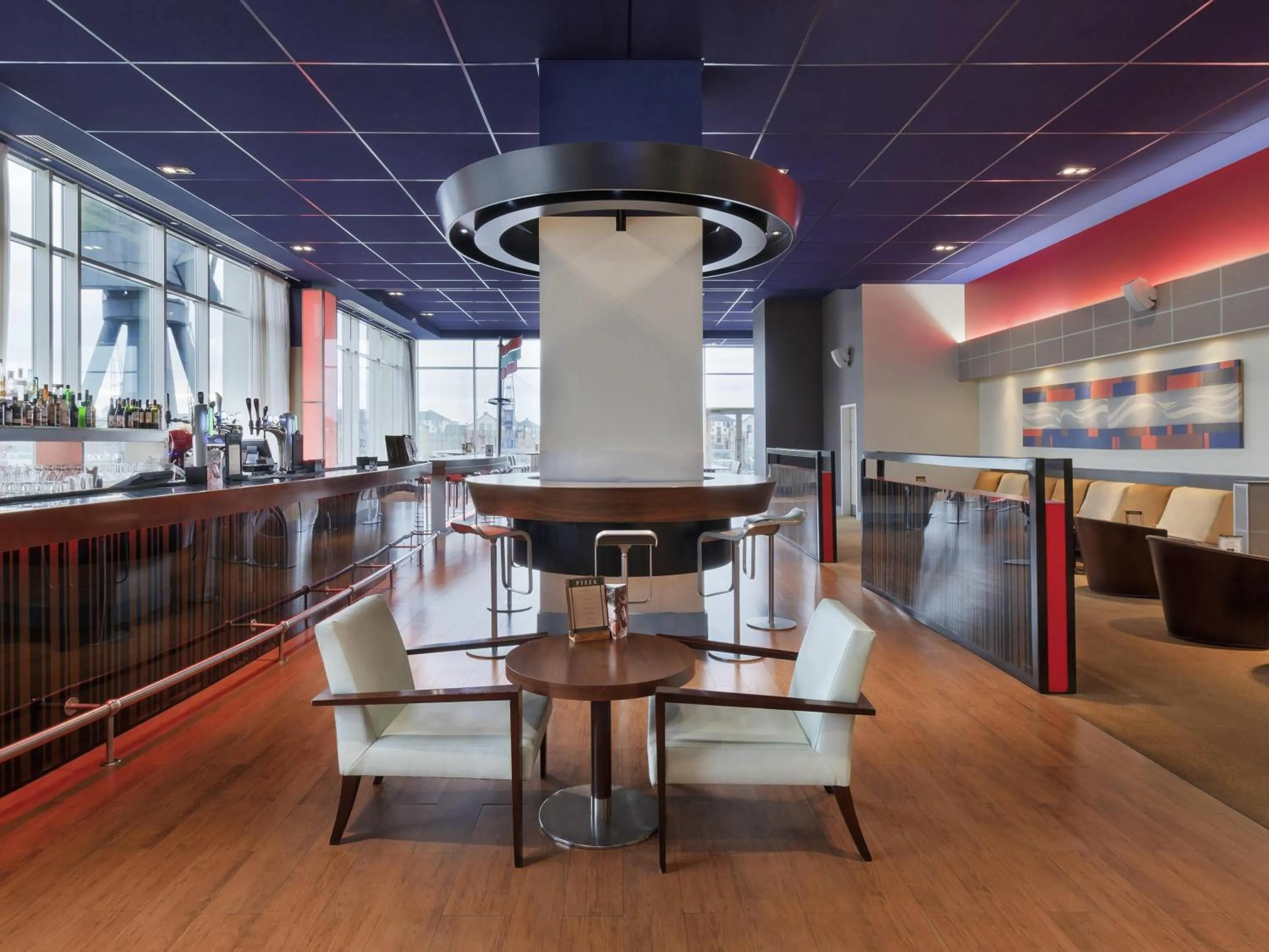 Restaurant/places to eat in Novotel London Excel