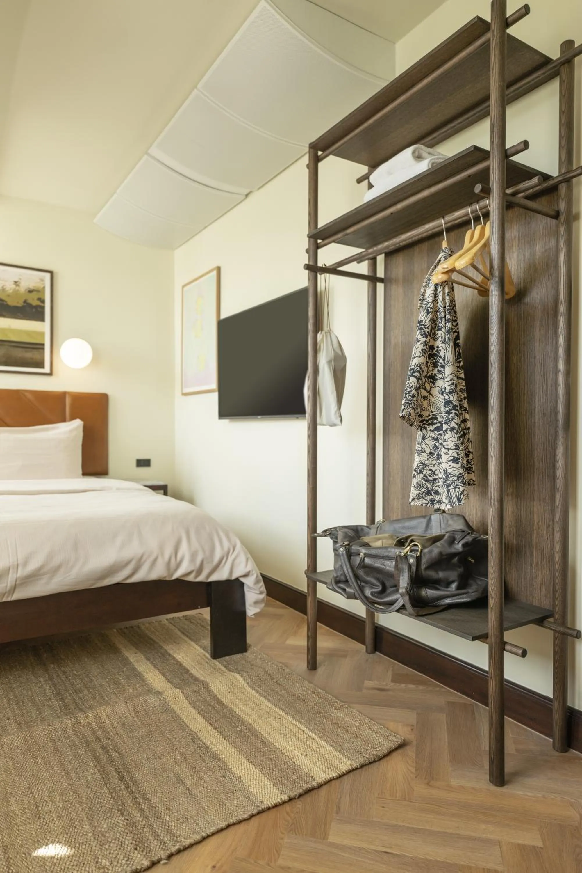 wardrobe, Bed in Hotel Mayfair