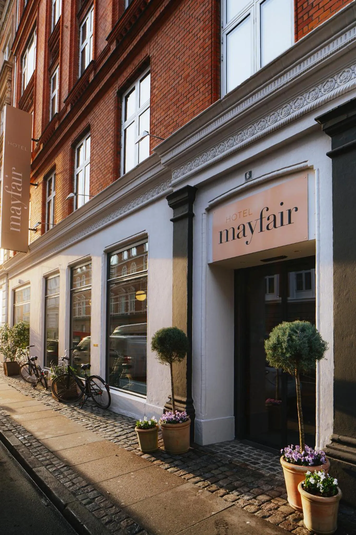 Facade/entrance in Hotel Mayfair