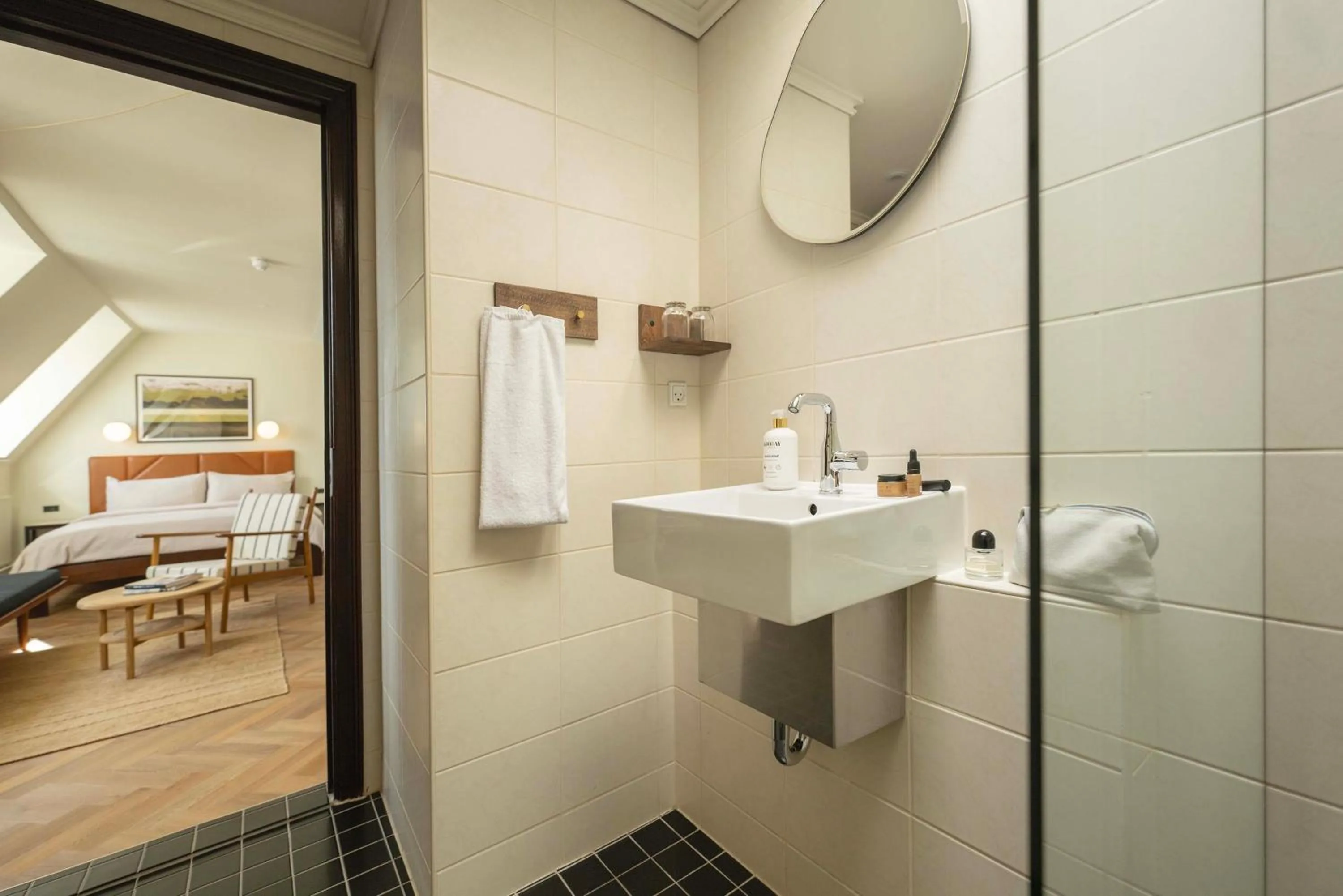 Shower in Hotel Mayfair