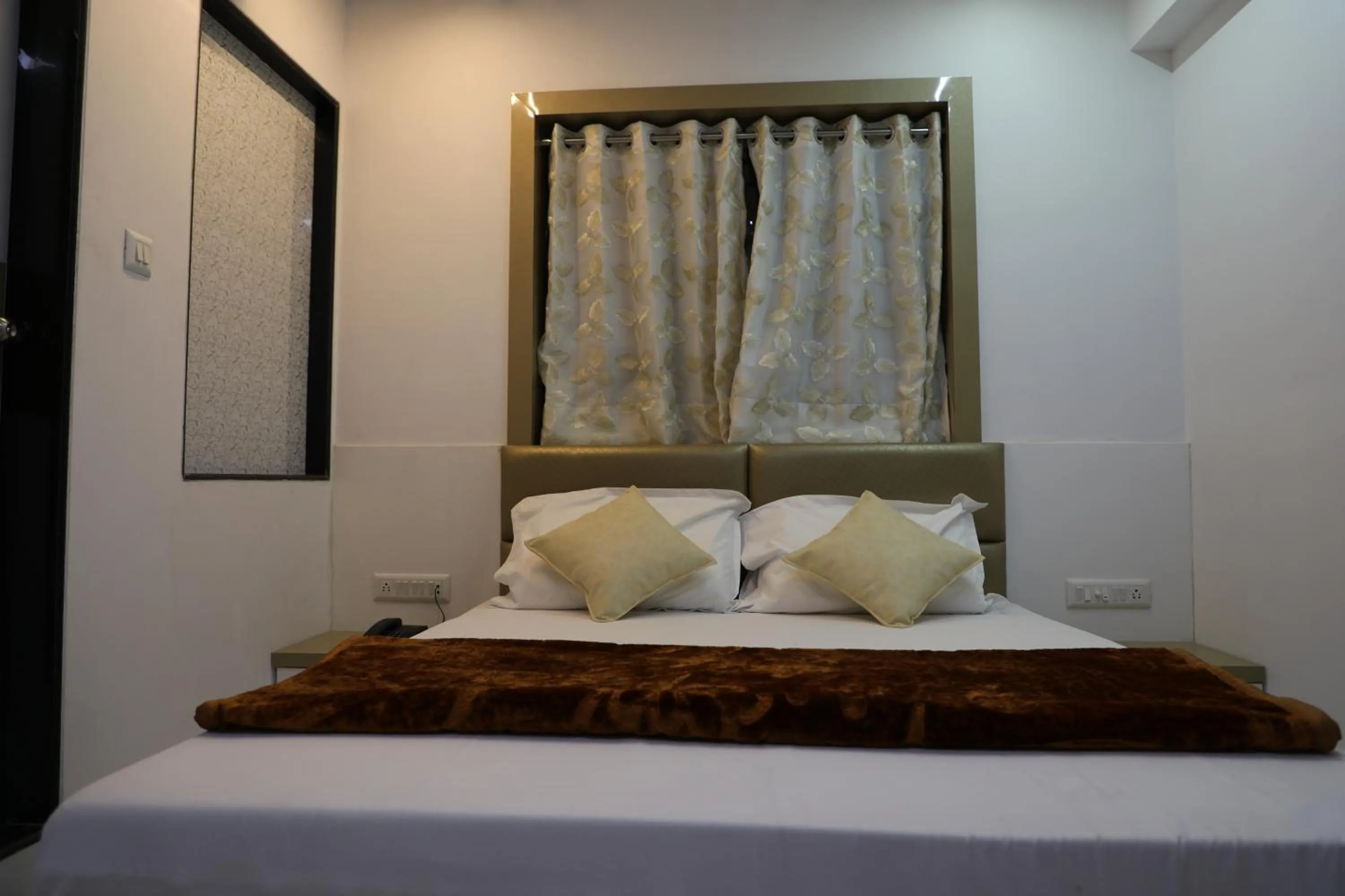 Floor plan, Bed in Hotel Pearl