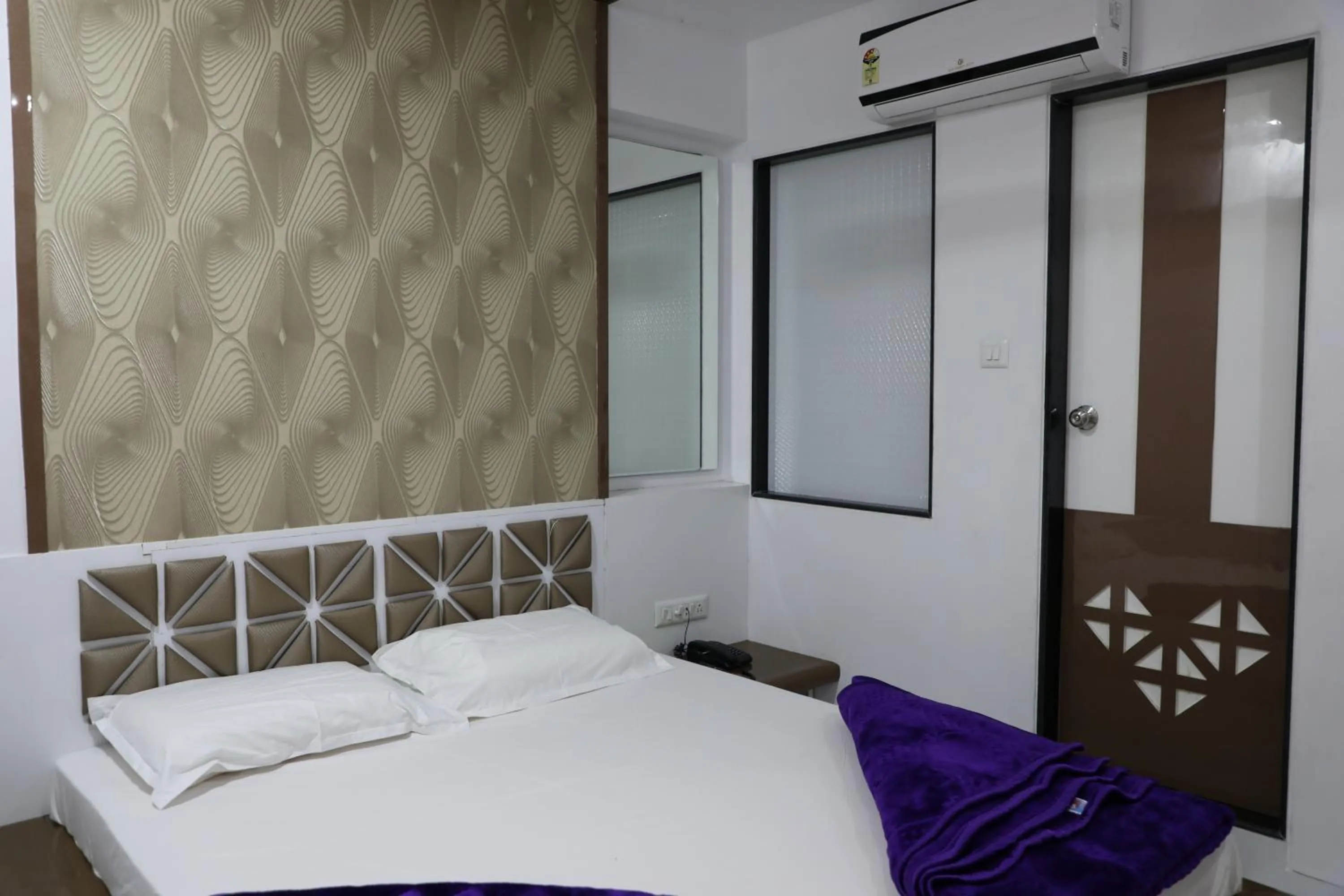 Floor plan, Bed in Hotel Pearl