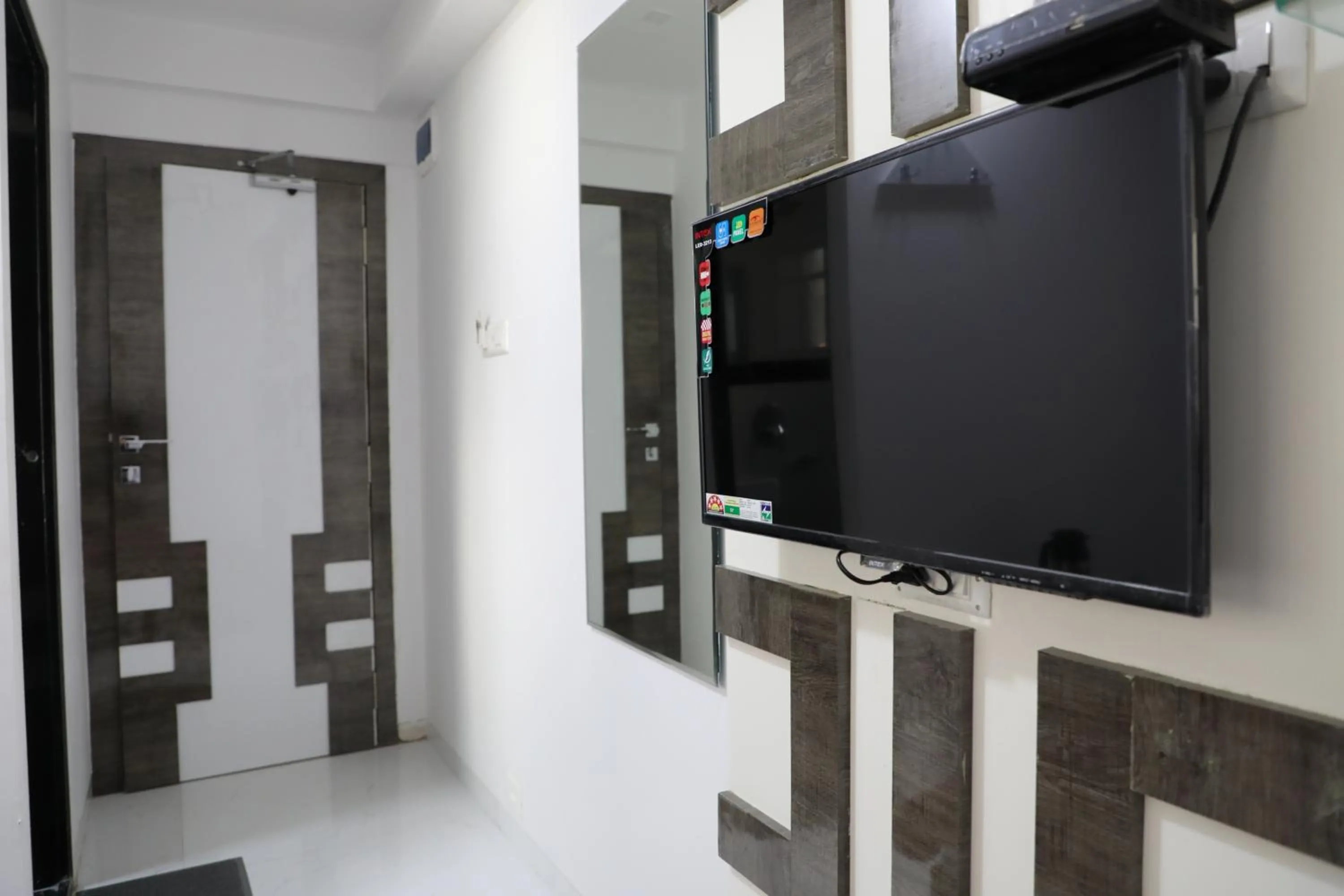 TV and multimedia in Hotel Pearl