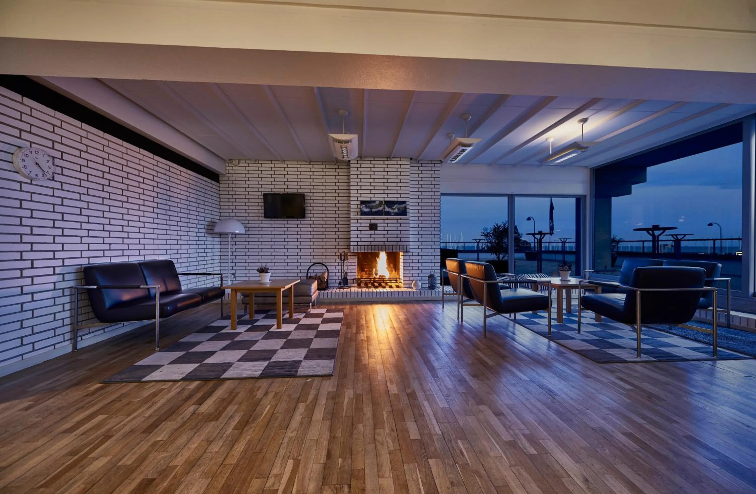 Communal lounge/ TV room in Hotel Marina