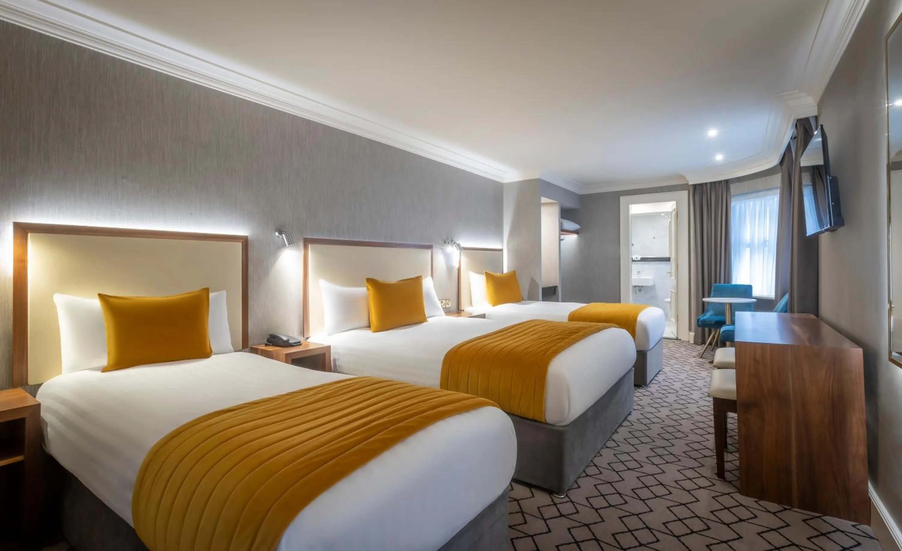 Bedroom, Bed in Albany House