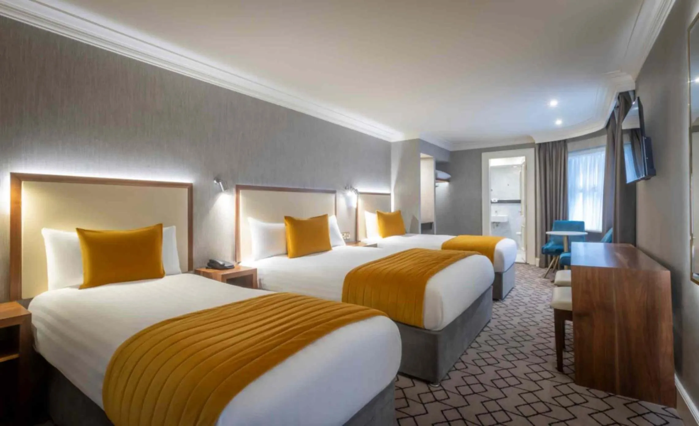 Bedroom, Bed in Albany House