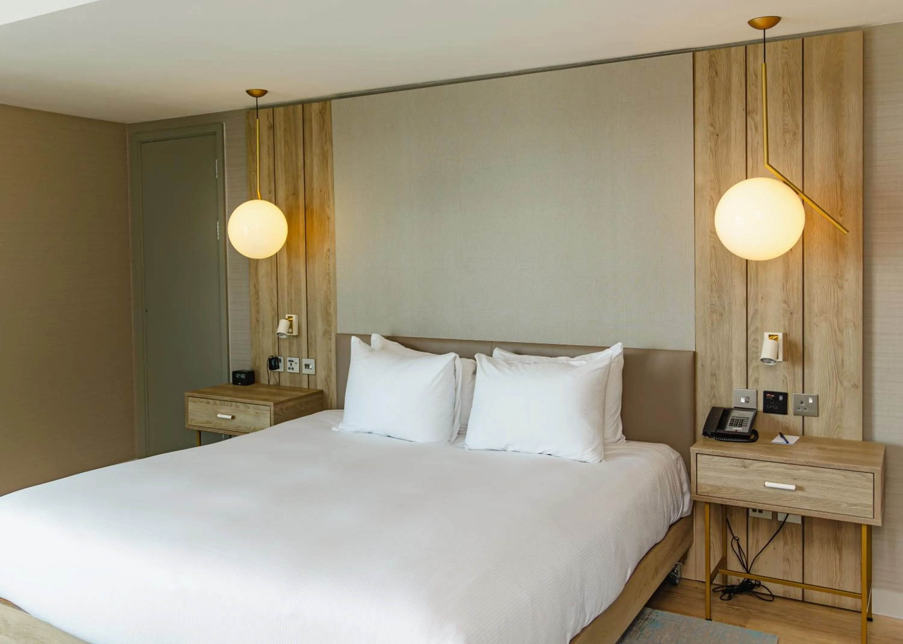 Bedroom, Bed in DoubleTree By Hilton London Excel