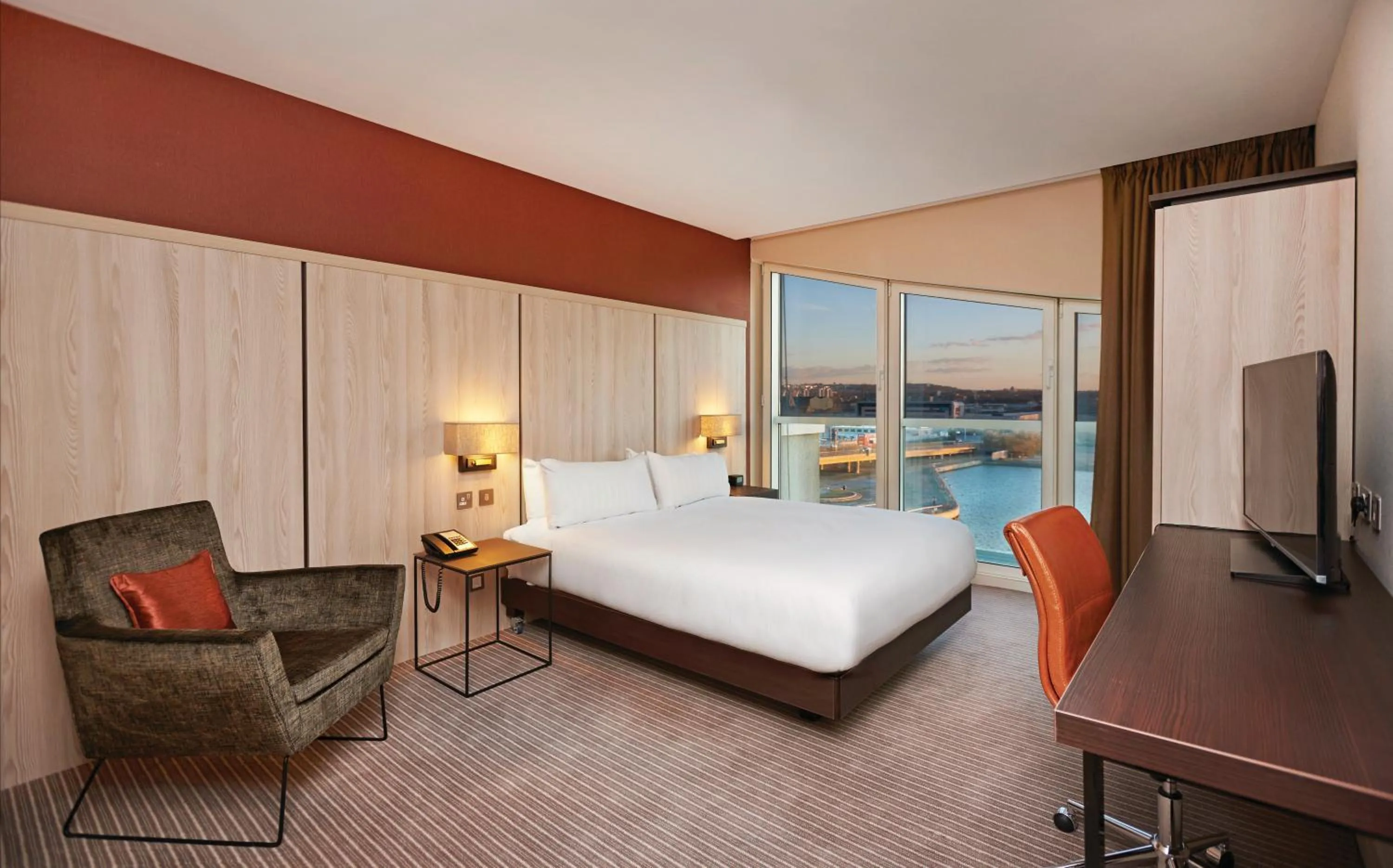 Bedroom, Bed in DoubleTree By Hilton London Excel