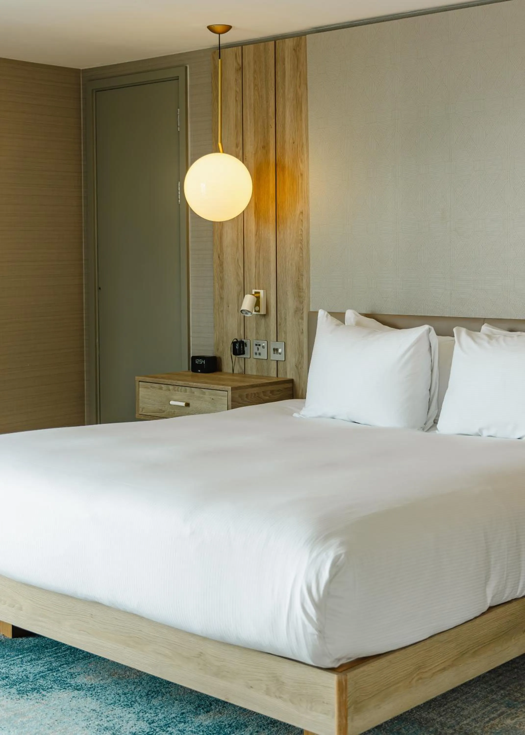 Bedroom, Bed in DoubleTree By Hilton London Excel