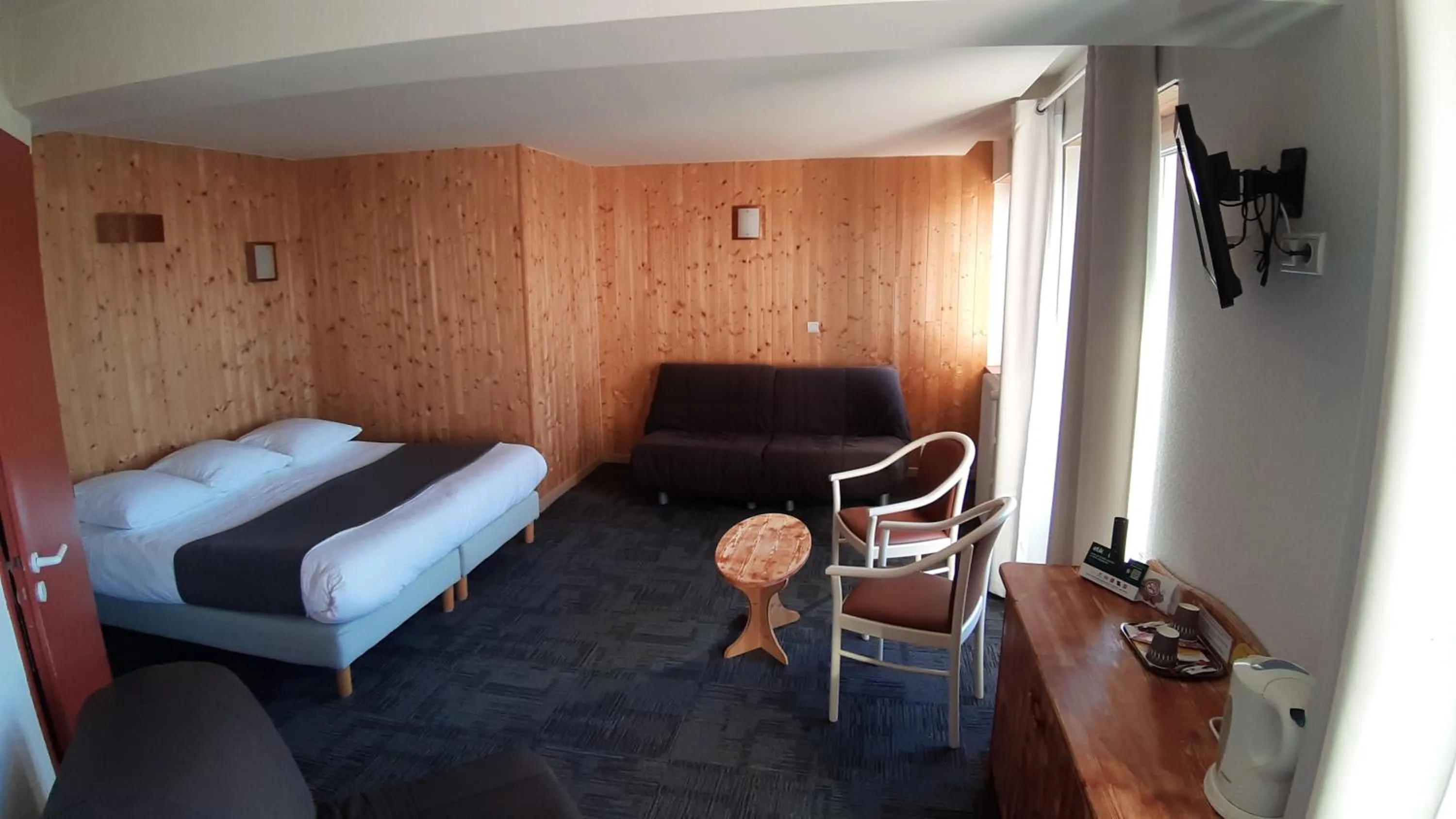 Bedroom, Bed in Hotel De La Route Verte