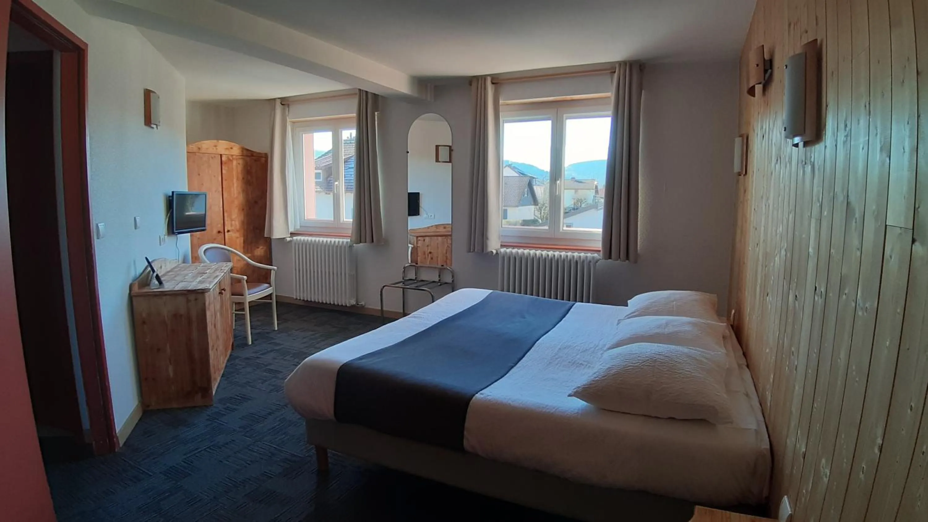 Bedroom, Bed in Hotel De La Route Verte