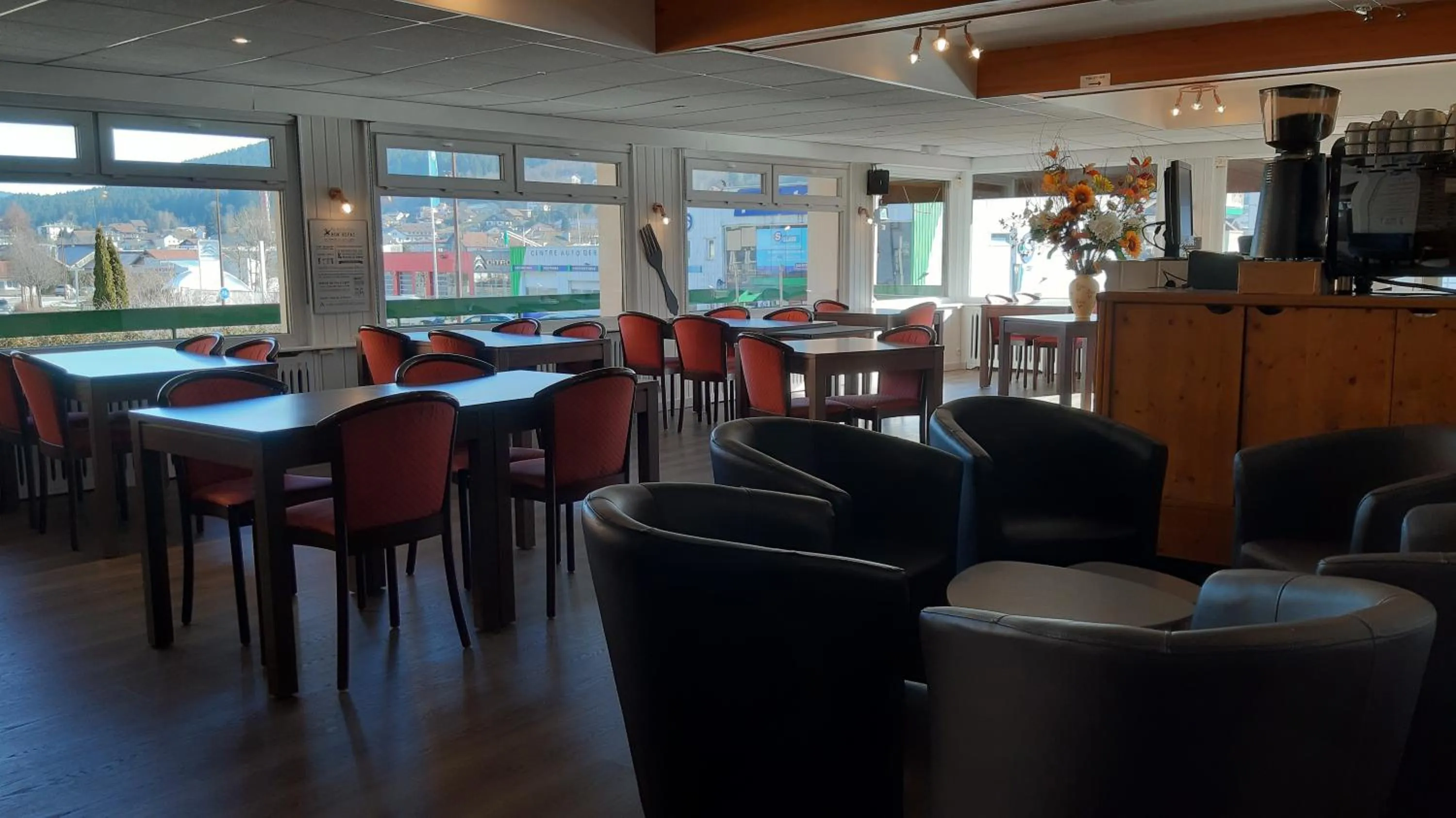 Lounge or bar in Hotel De La Route Verte