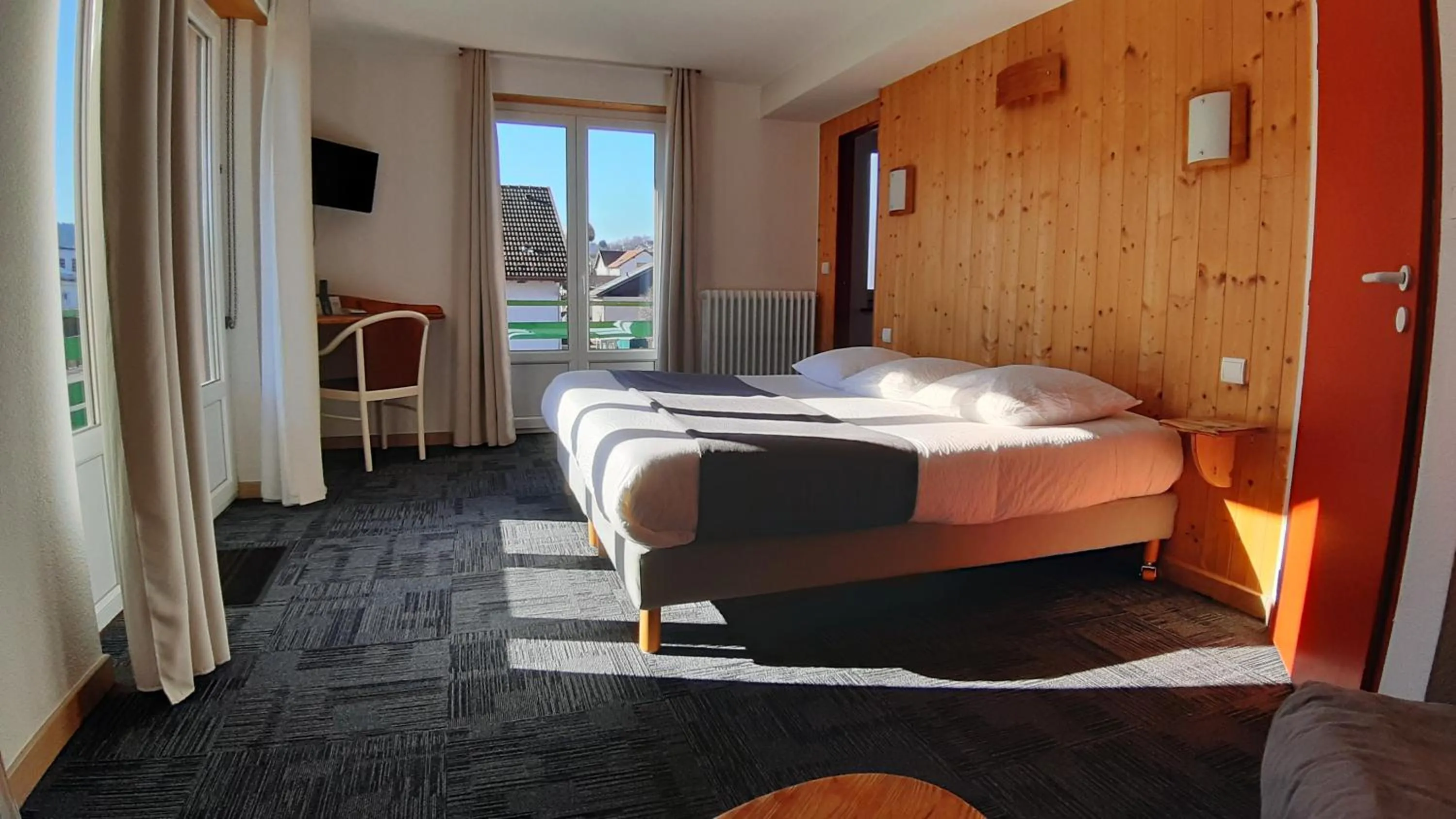 Bedroom, Bed in Hotel De La Route Verte