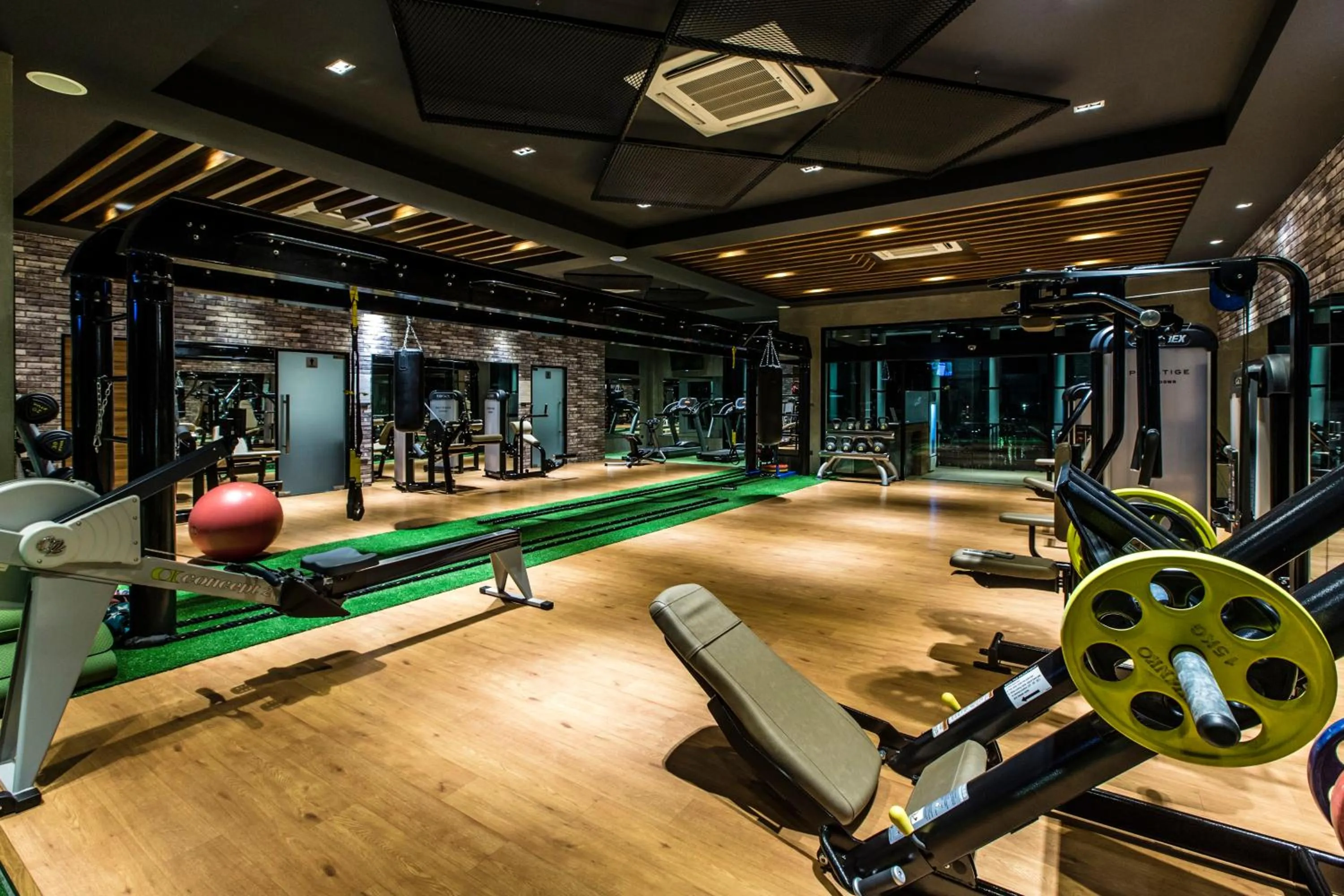 Fitness centre/facilities in Cresco Hotel Buriram
