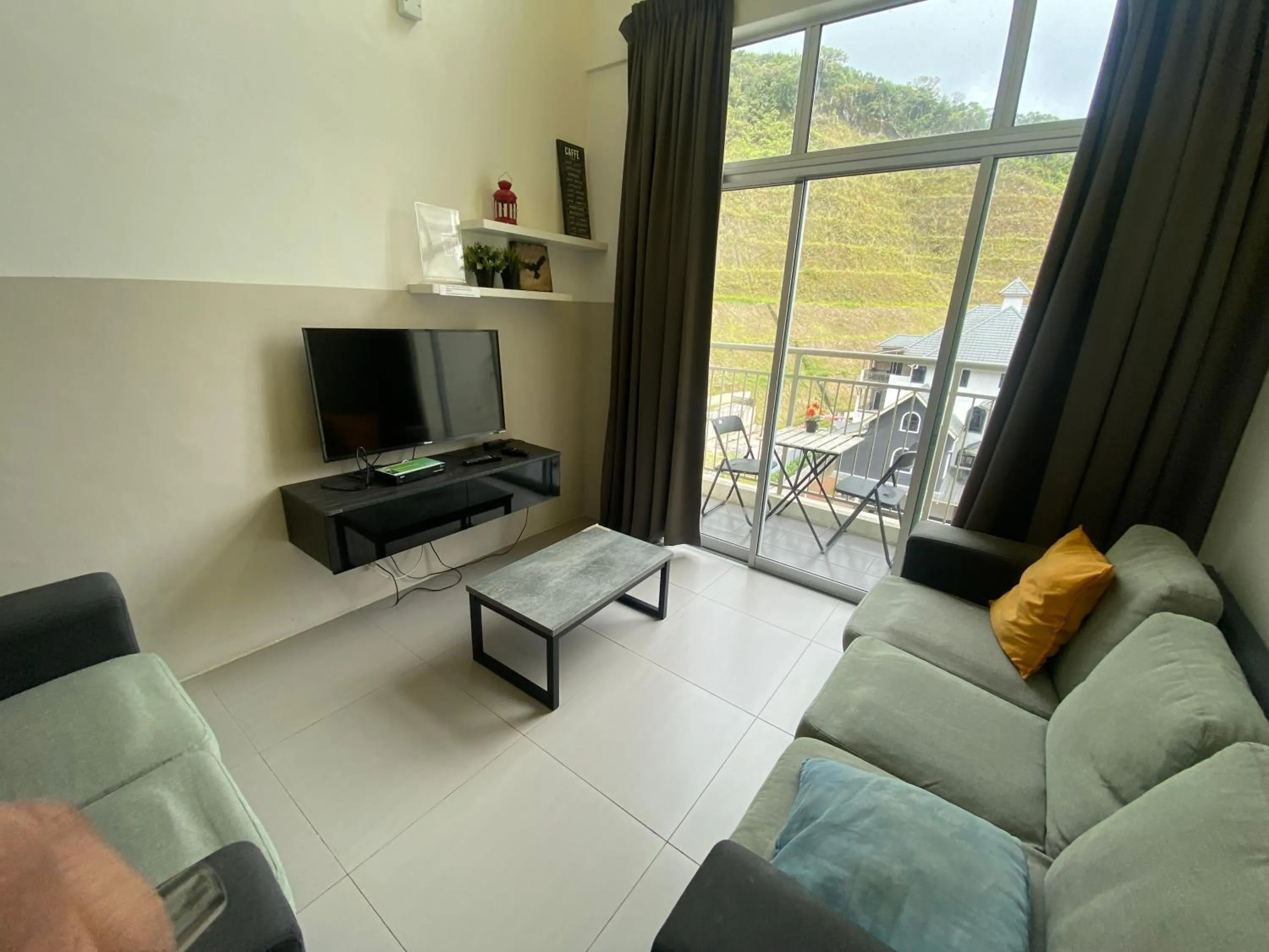 TV and multimedia in Play Residence at Golden Hills