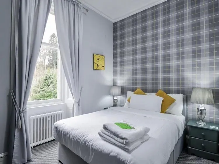 Bed in McInnes House rooms with breakfast