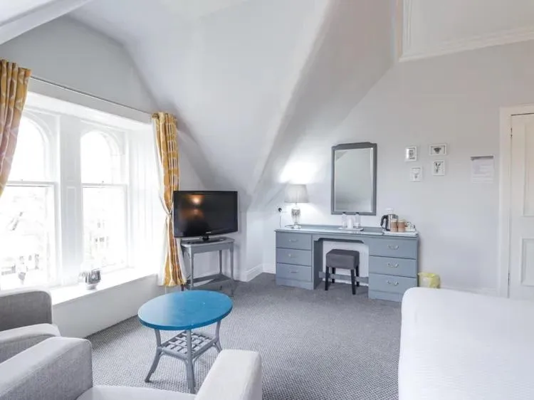 Bed in McInnes House rooms with breakfast