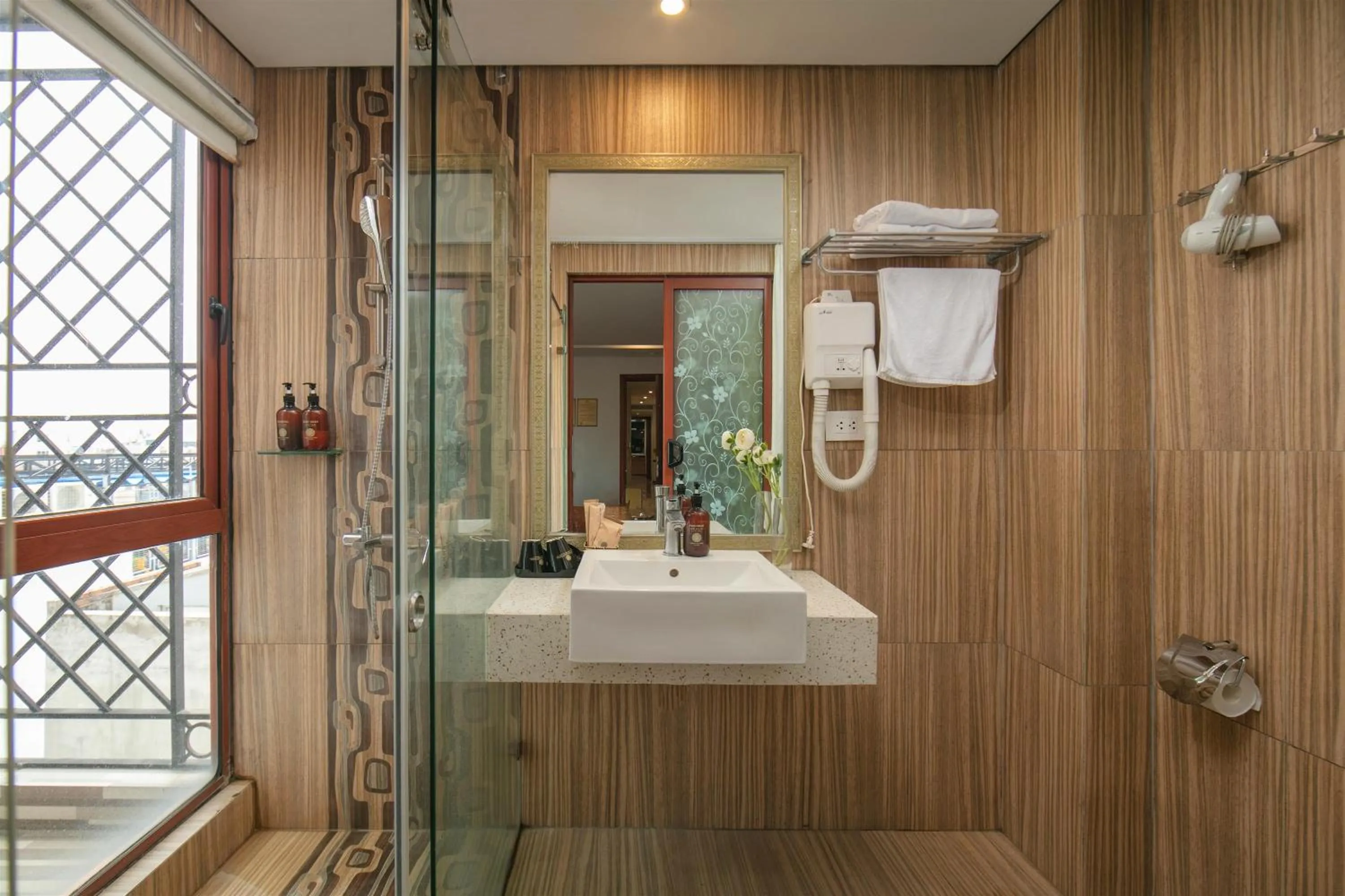 Bathroom in Hanoi Golden Holiday Hotel