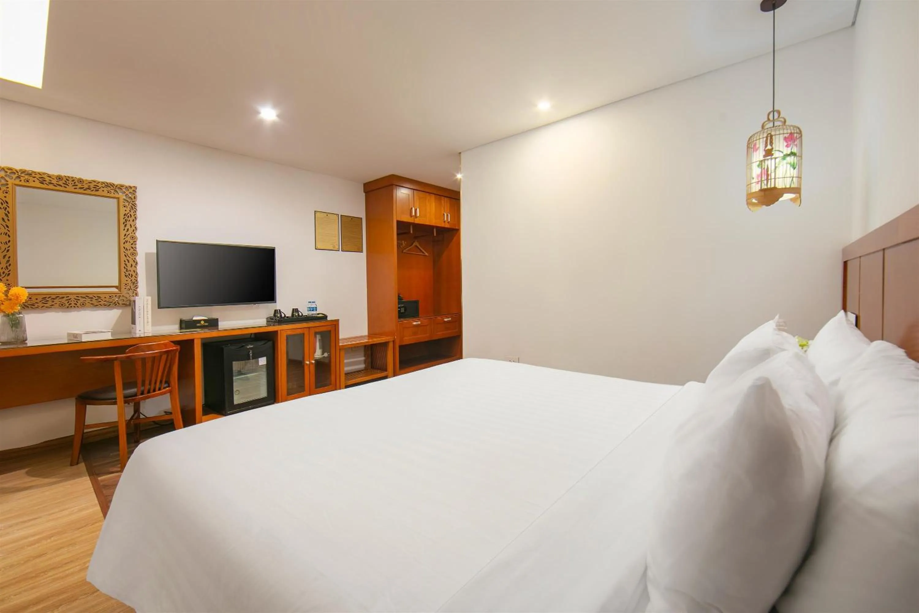 Bedroom, Bed in Hanoi Golden Holiday Hotel