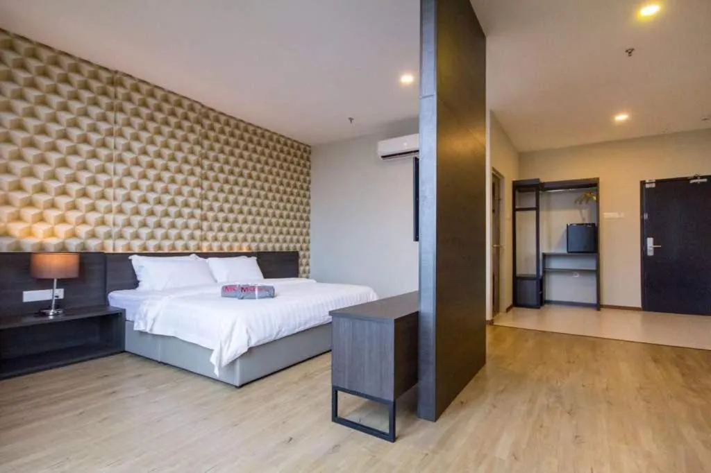 Photo of the whole room, Bed in OMG Hotel