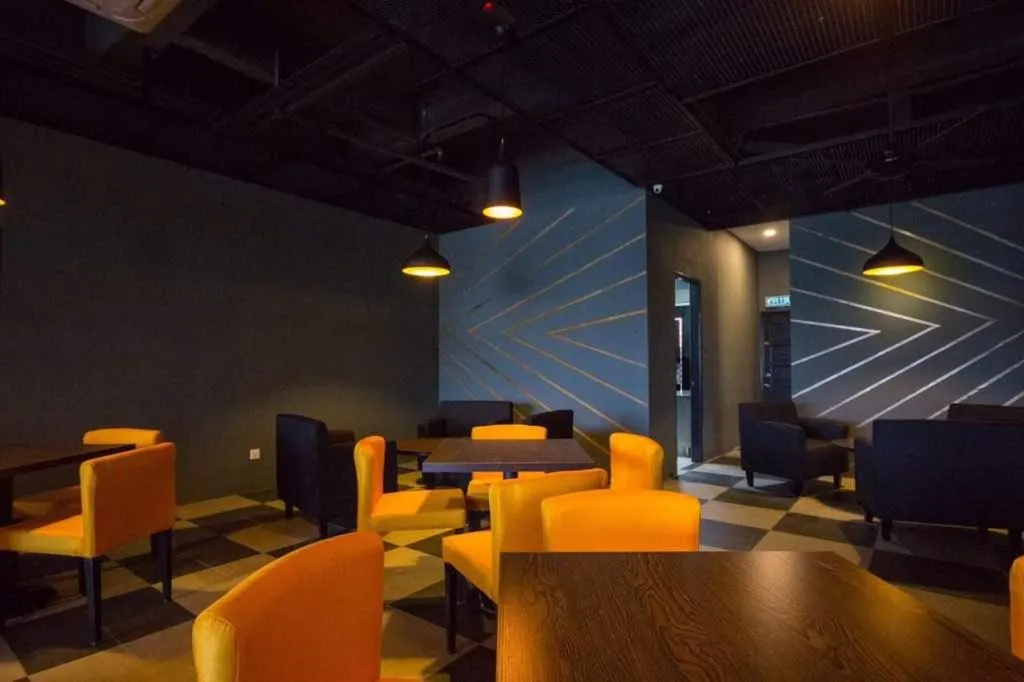 Restaurant/places to eat in OMG Hotel