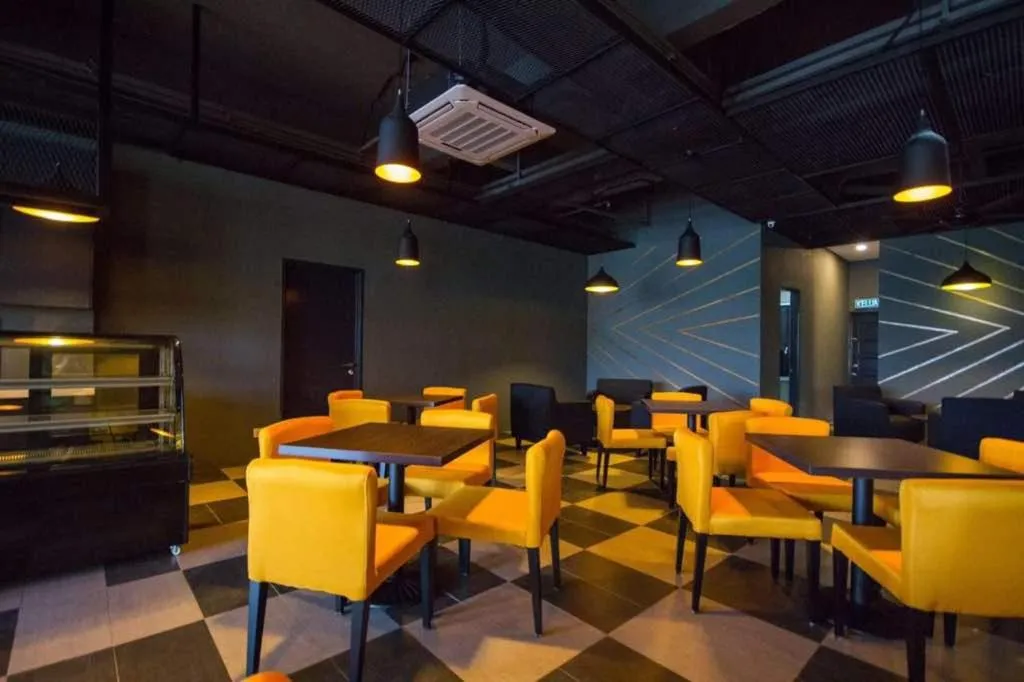 Restaurant/places to eat in OMG Hotel