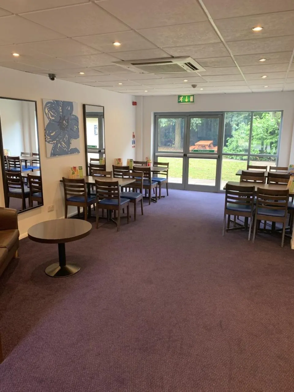 Lounge or bar in Days Inn by Wyndham Donington
