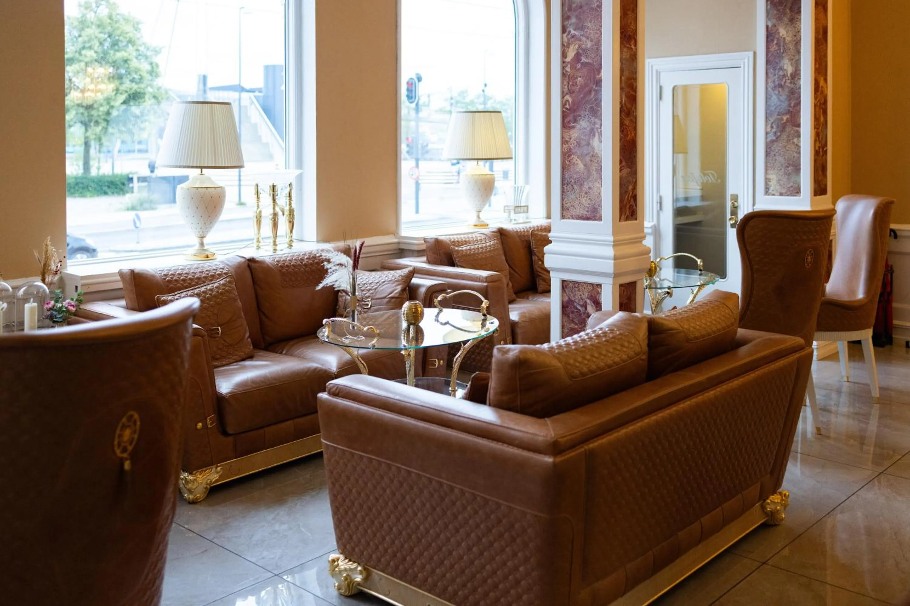 Living room in Milling Hotel Plaza