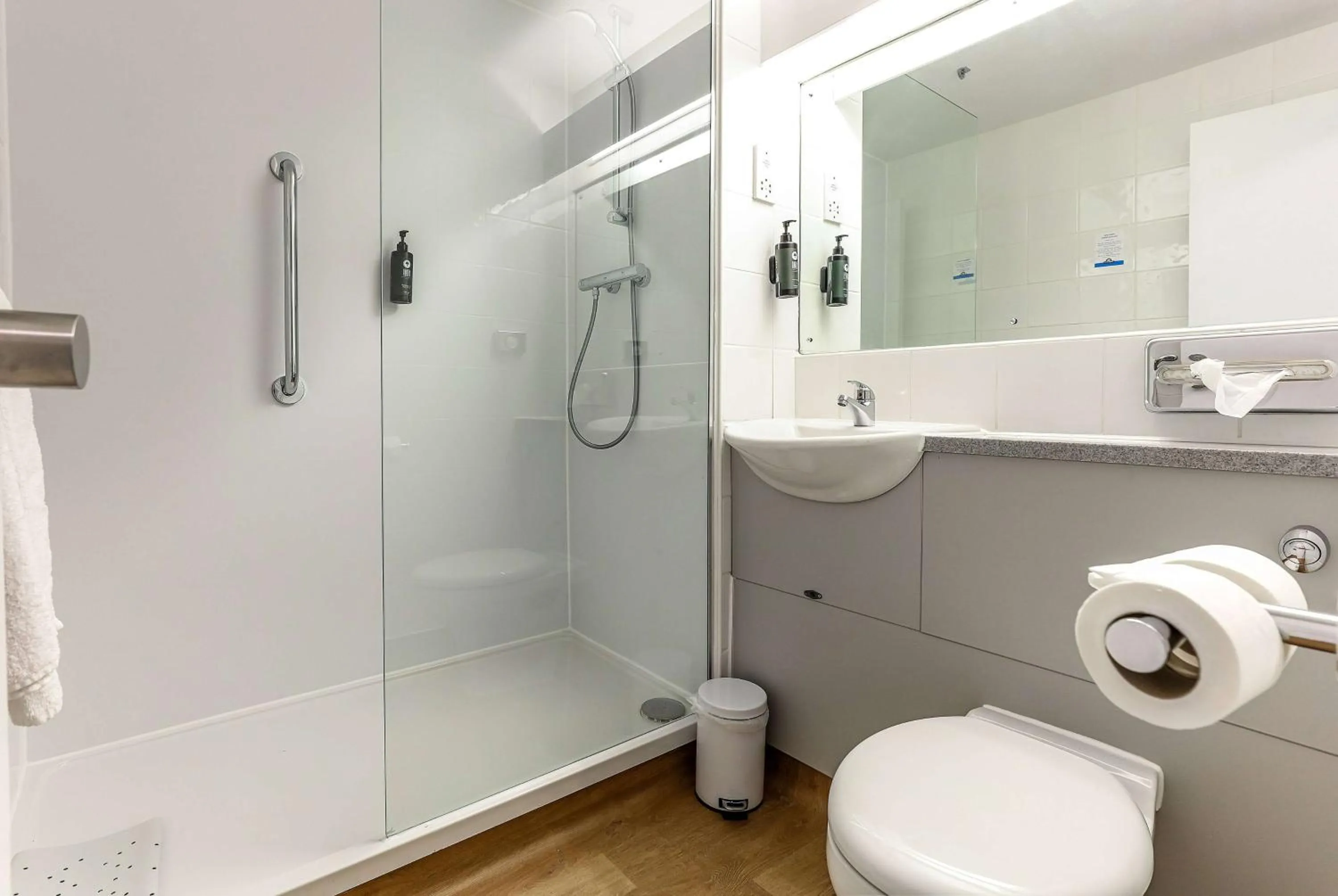 Shower in Days Inn Hotel Gretna Green