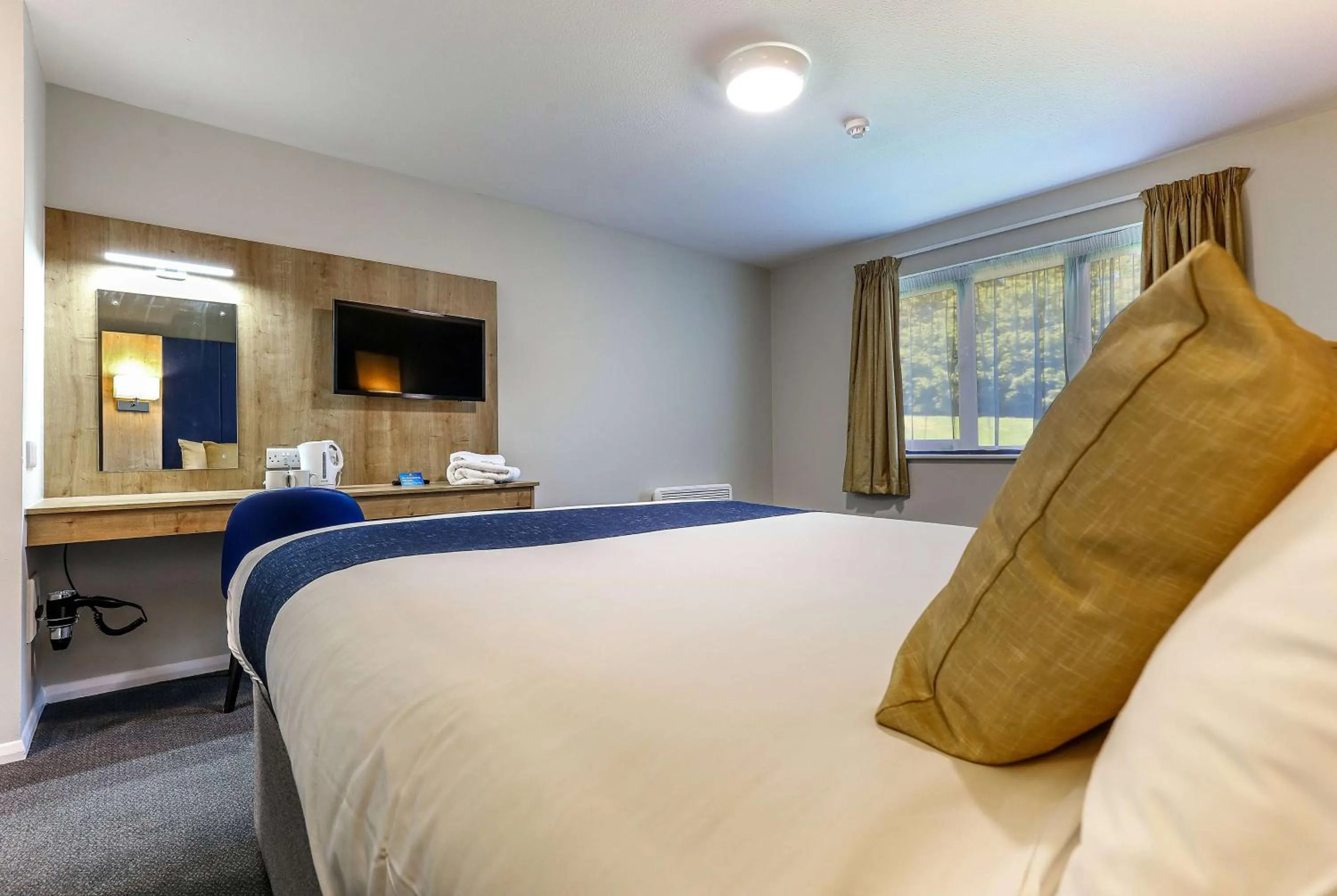 Photo of the whole room, Bed in Days Inn Hotel Gretna Green