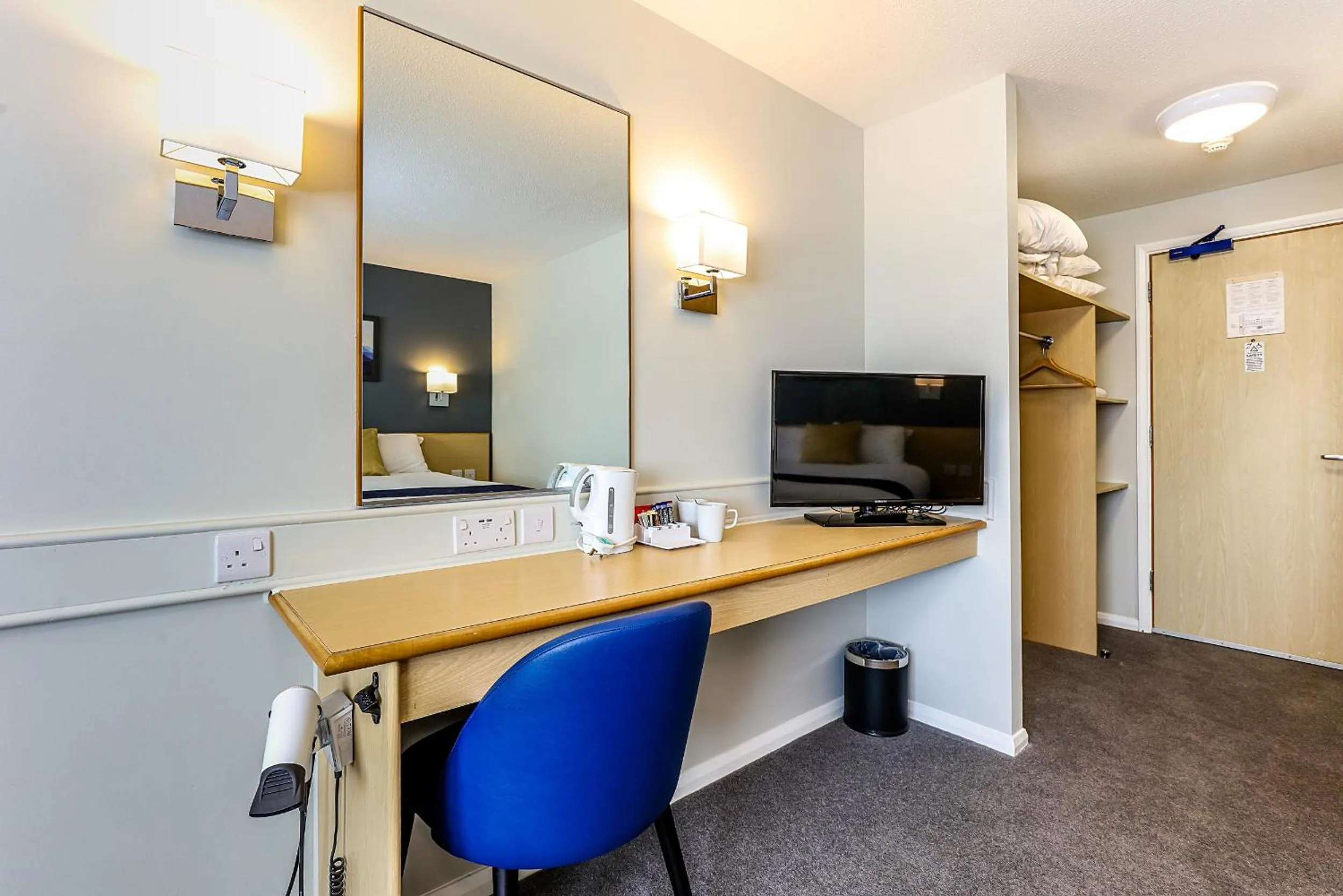 Property building in Days Inn Hotel Sheffield South