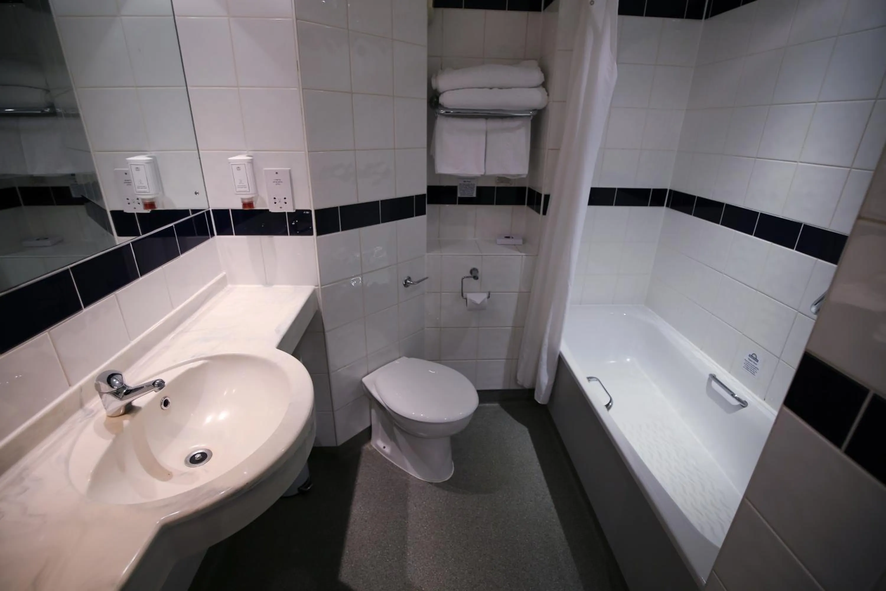 Bathroom in Ramada Oxford